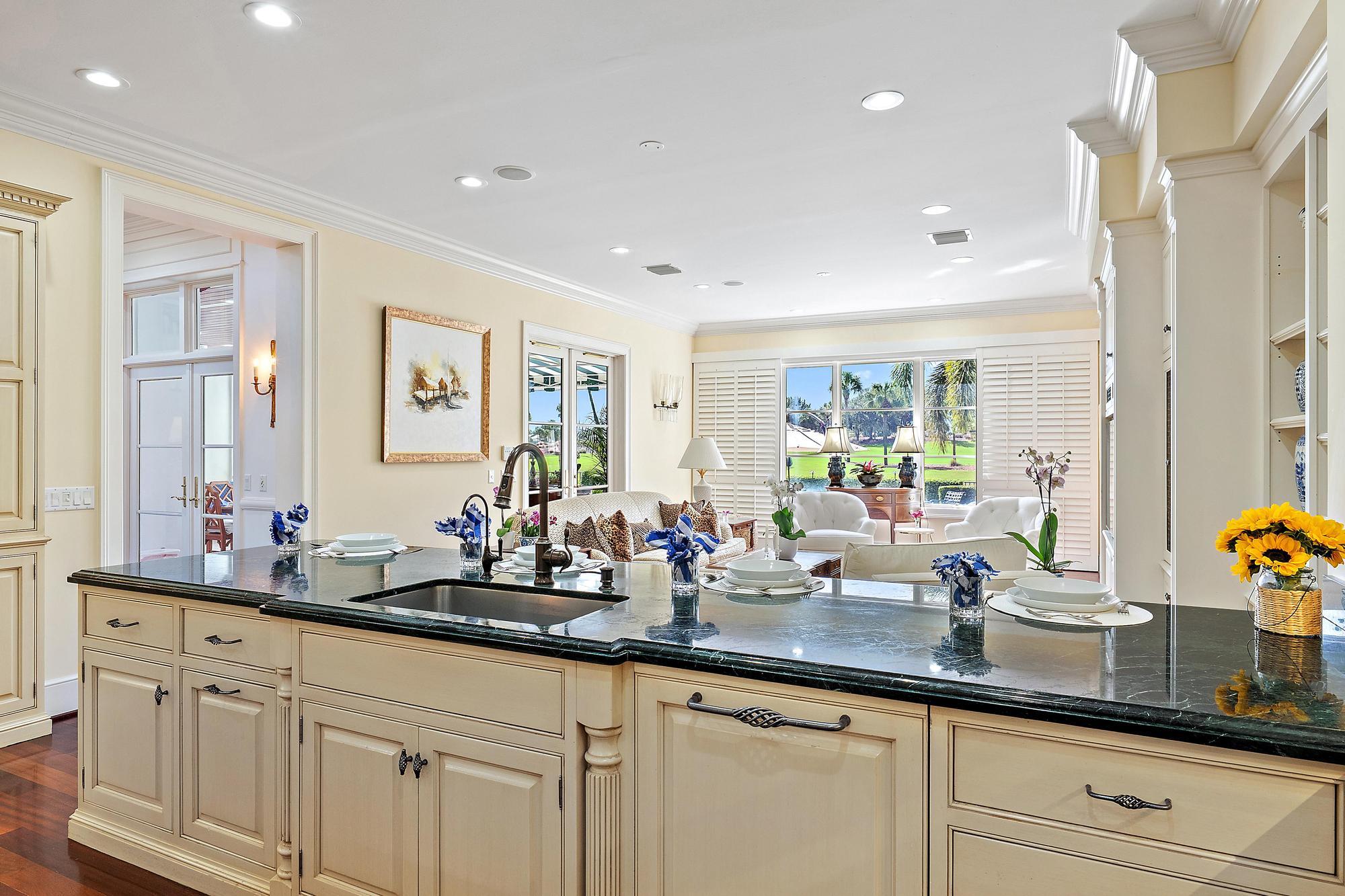 210 Echo Dr-36