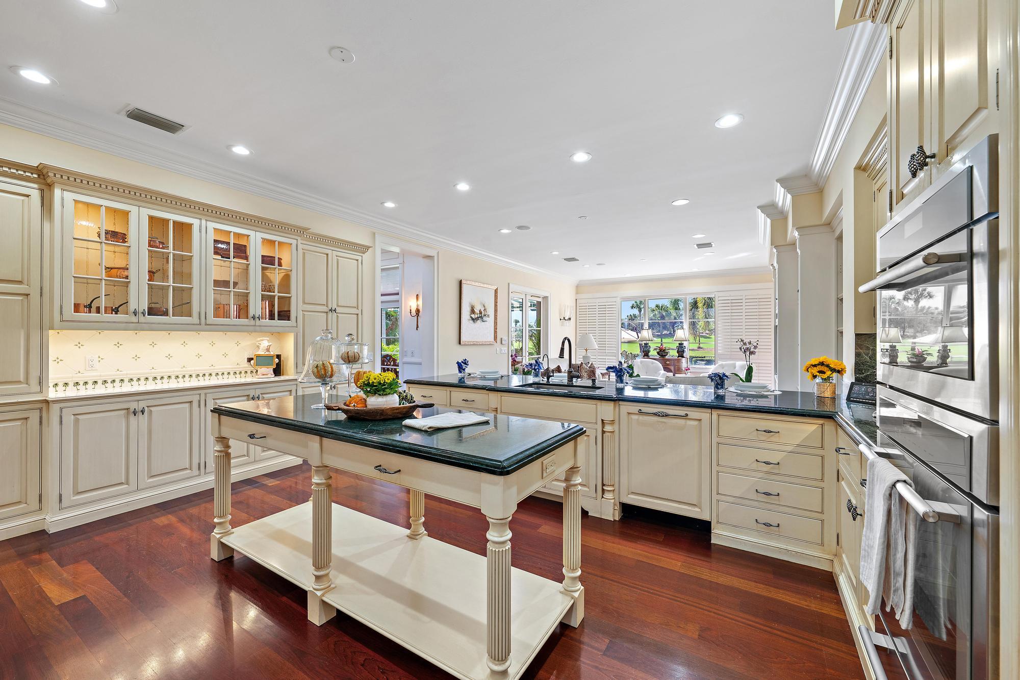 210 Echo Dr-35