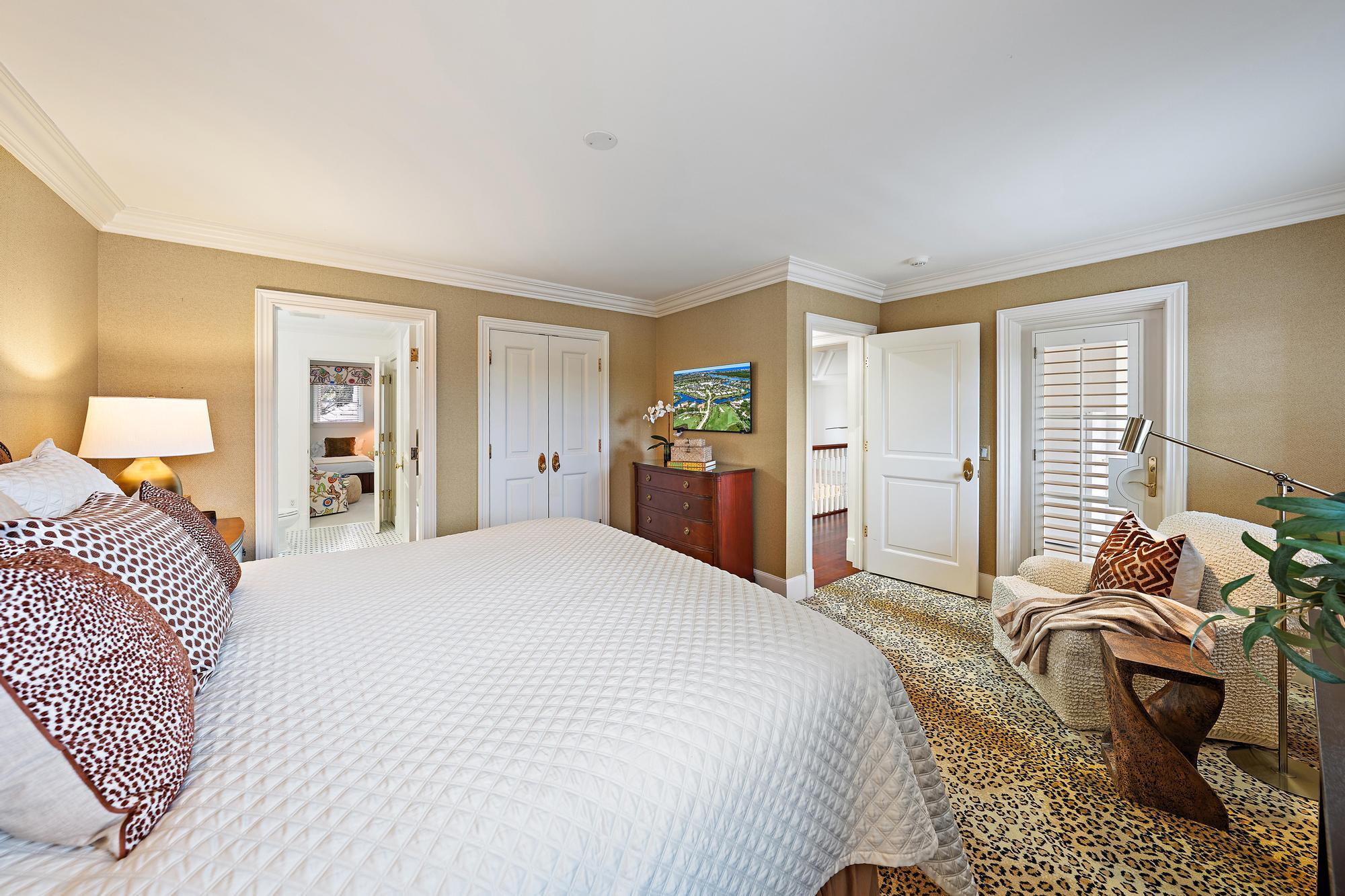 210 Echo Dr-8