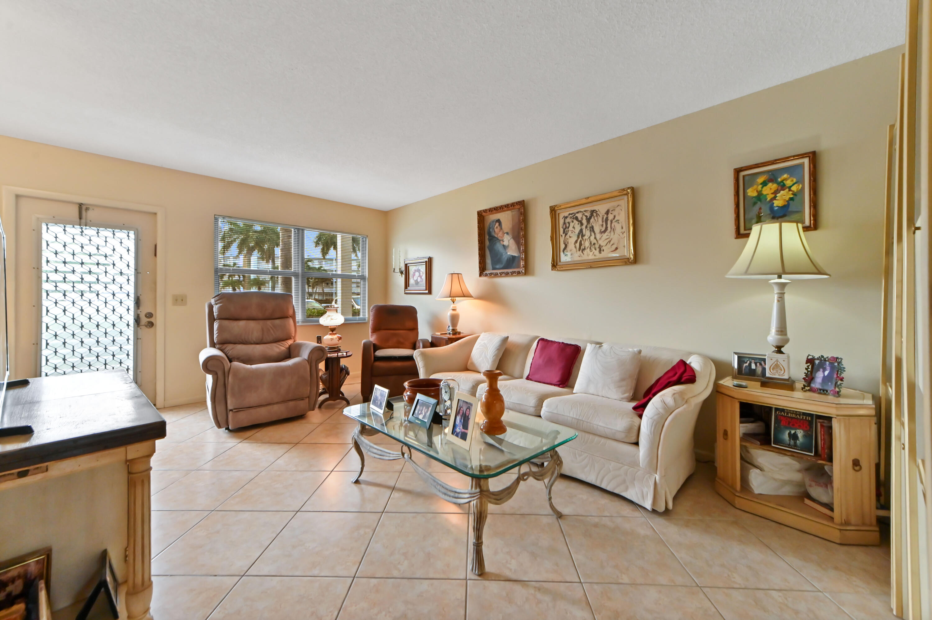06 Living room reverse