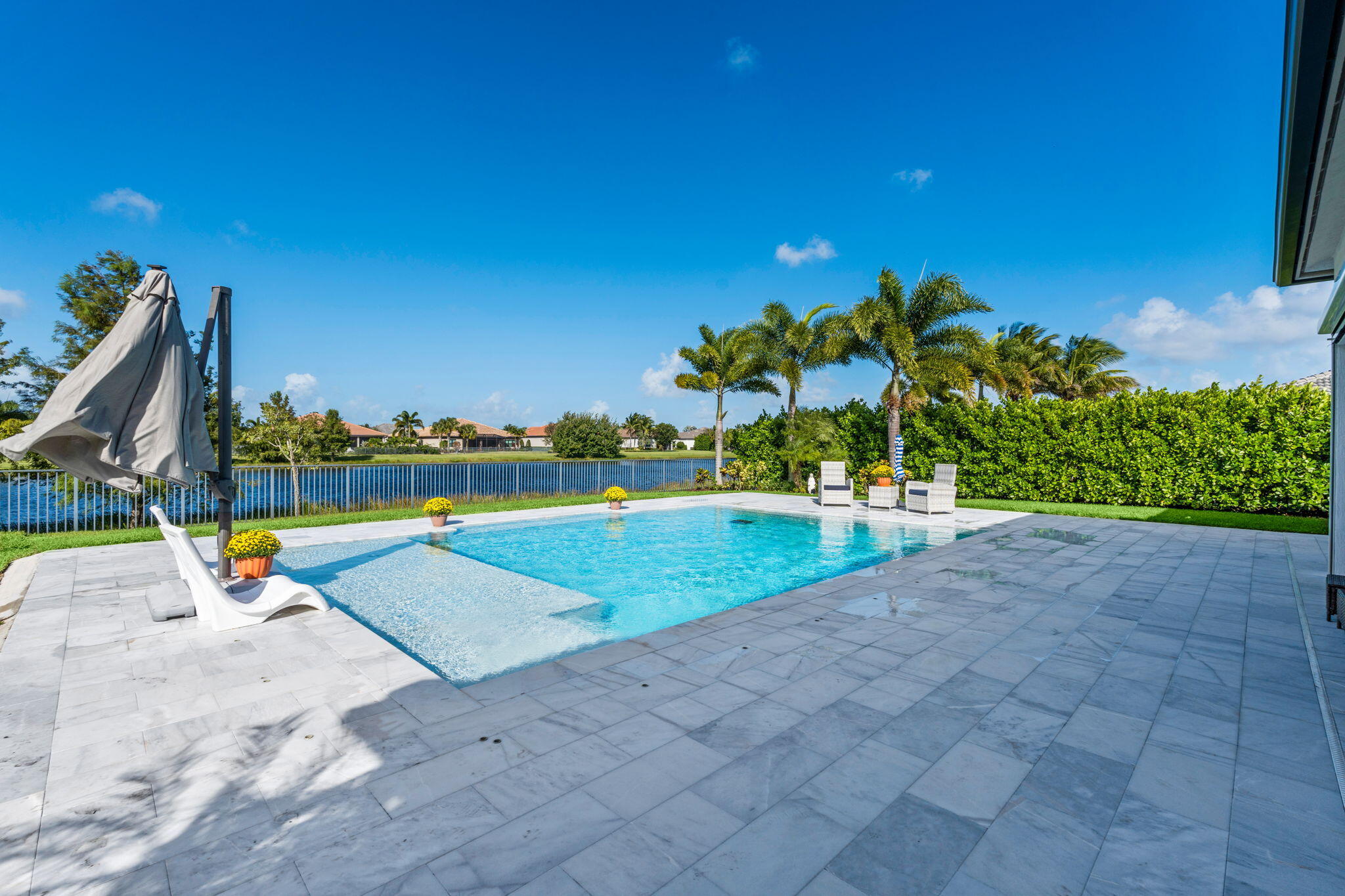 44-web-or-mls-A7401594