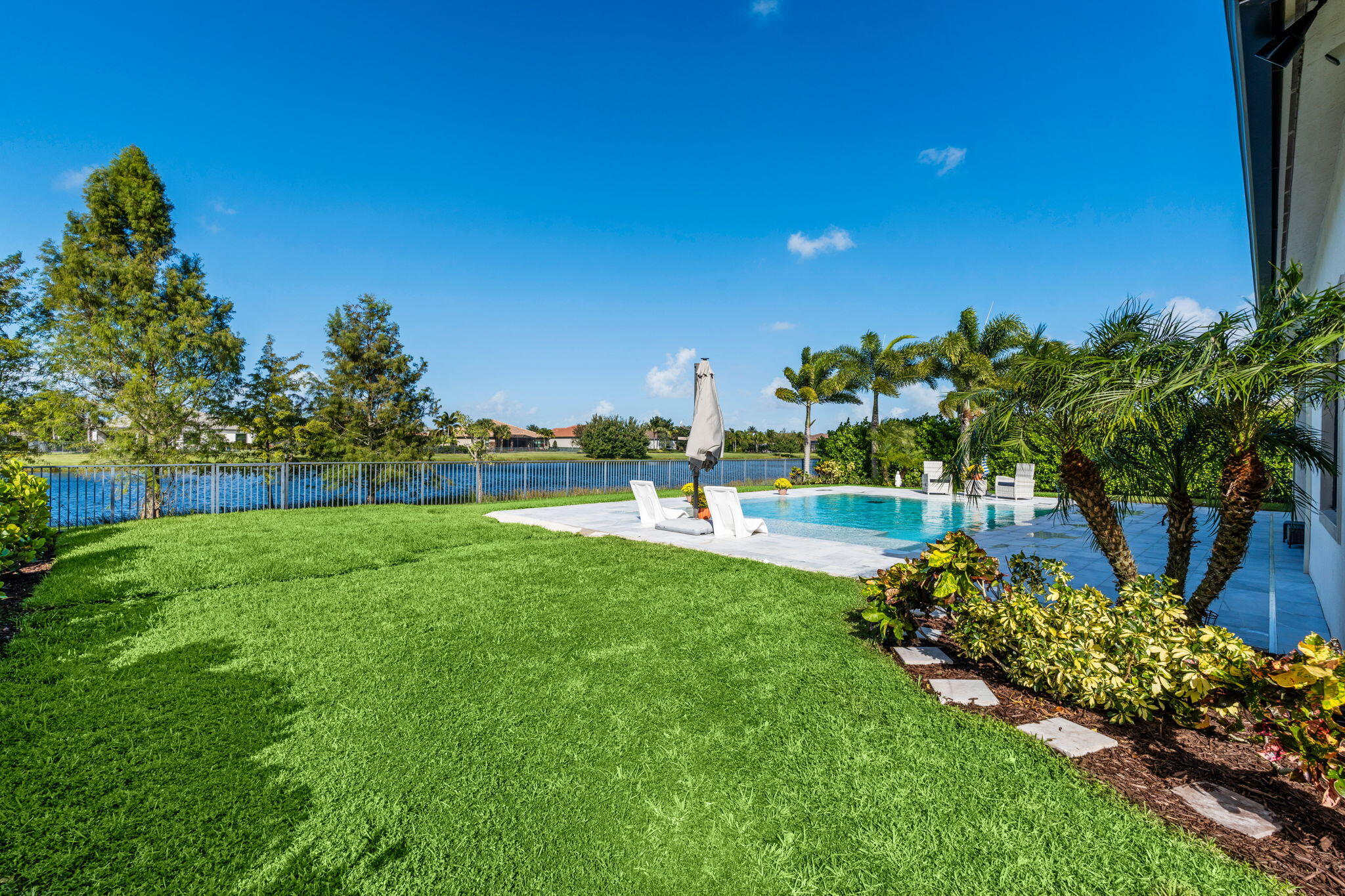 50-web-or-mls-A7401595