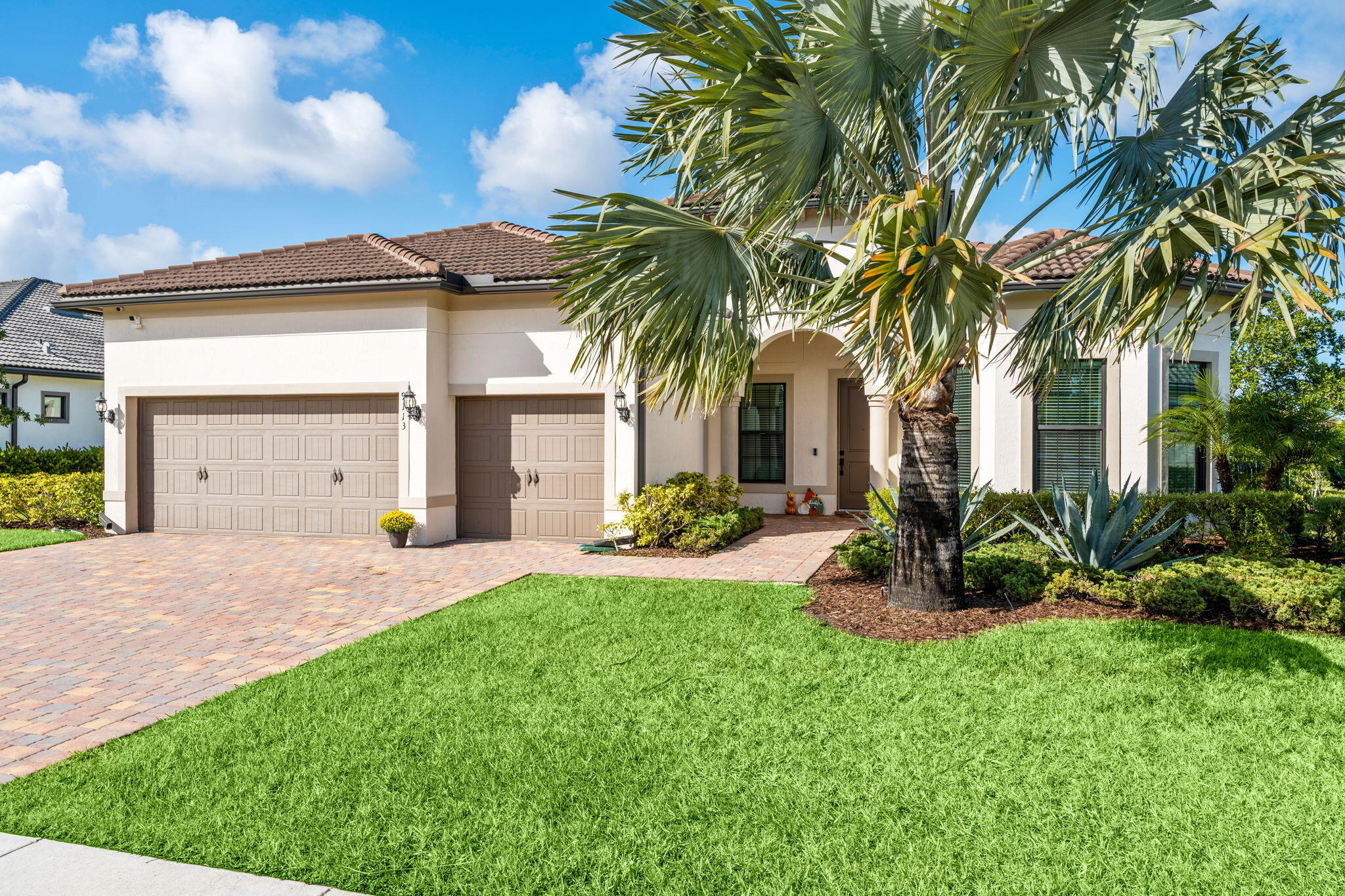 3-web-or-mls-A7401580 3-web-or-mls-A7401580