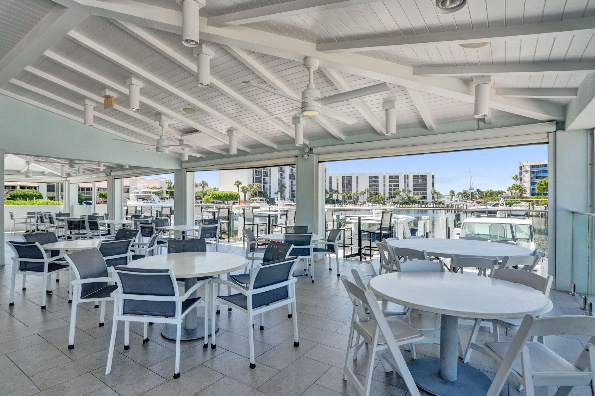 127-Club-terrasse-bar-DSC08205