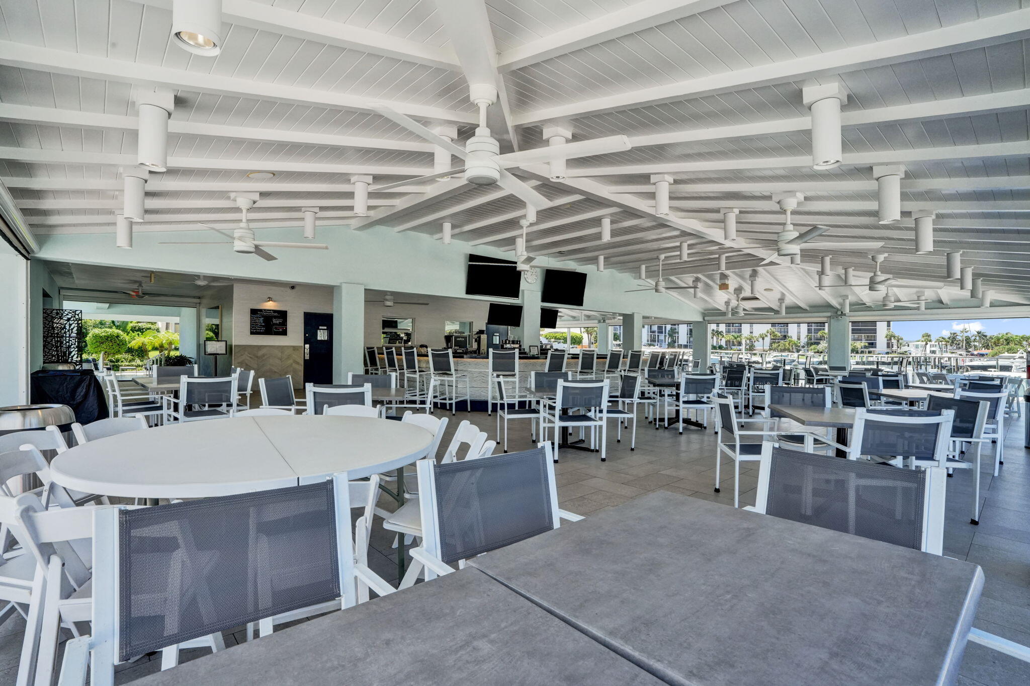 125-Club-terrasse-bar-DSC08184 (2)