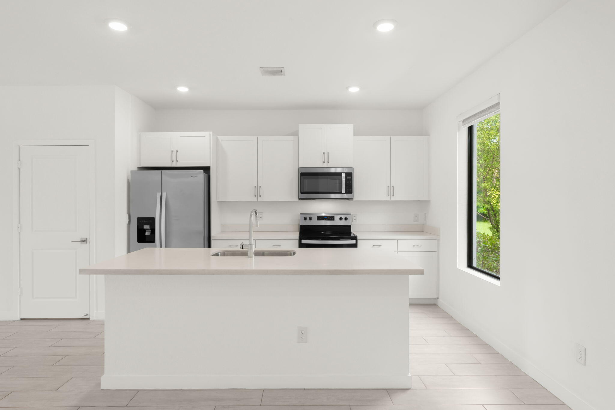 15-web-or-mls-529 NW 17th St, Fort Laude
