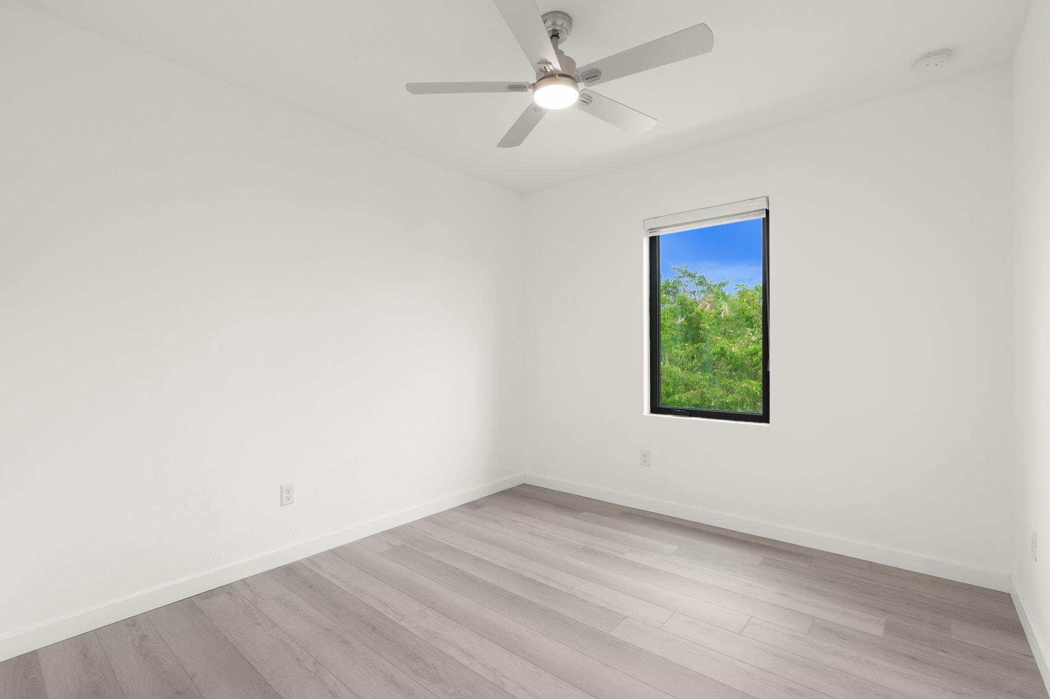 18-web-or-mls-529 NW 17th St, Fort Laude