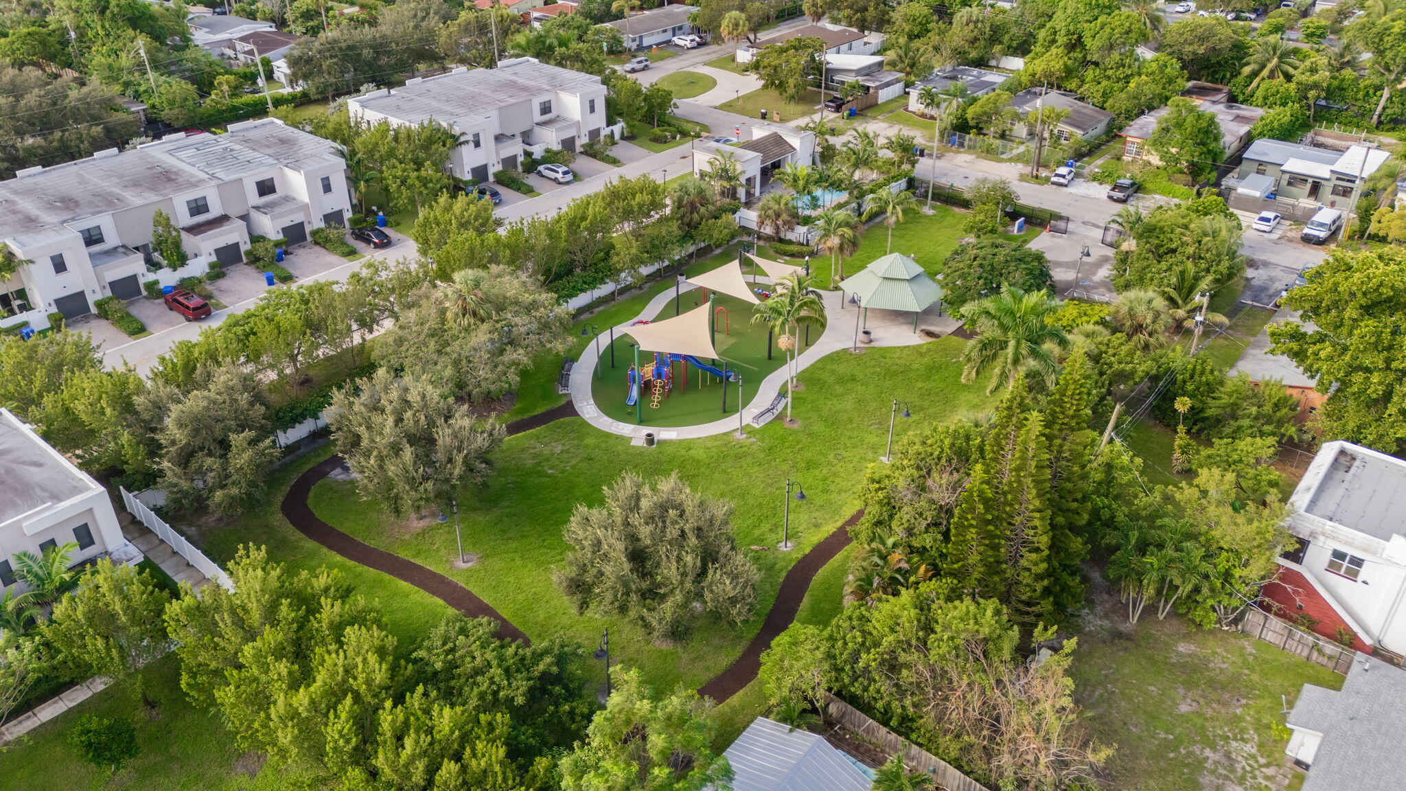 41-web-or-mls-529 NW 17th St, Fort Laude