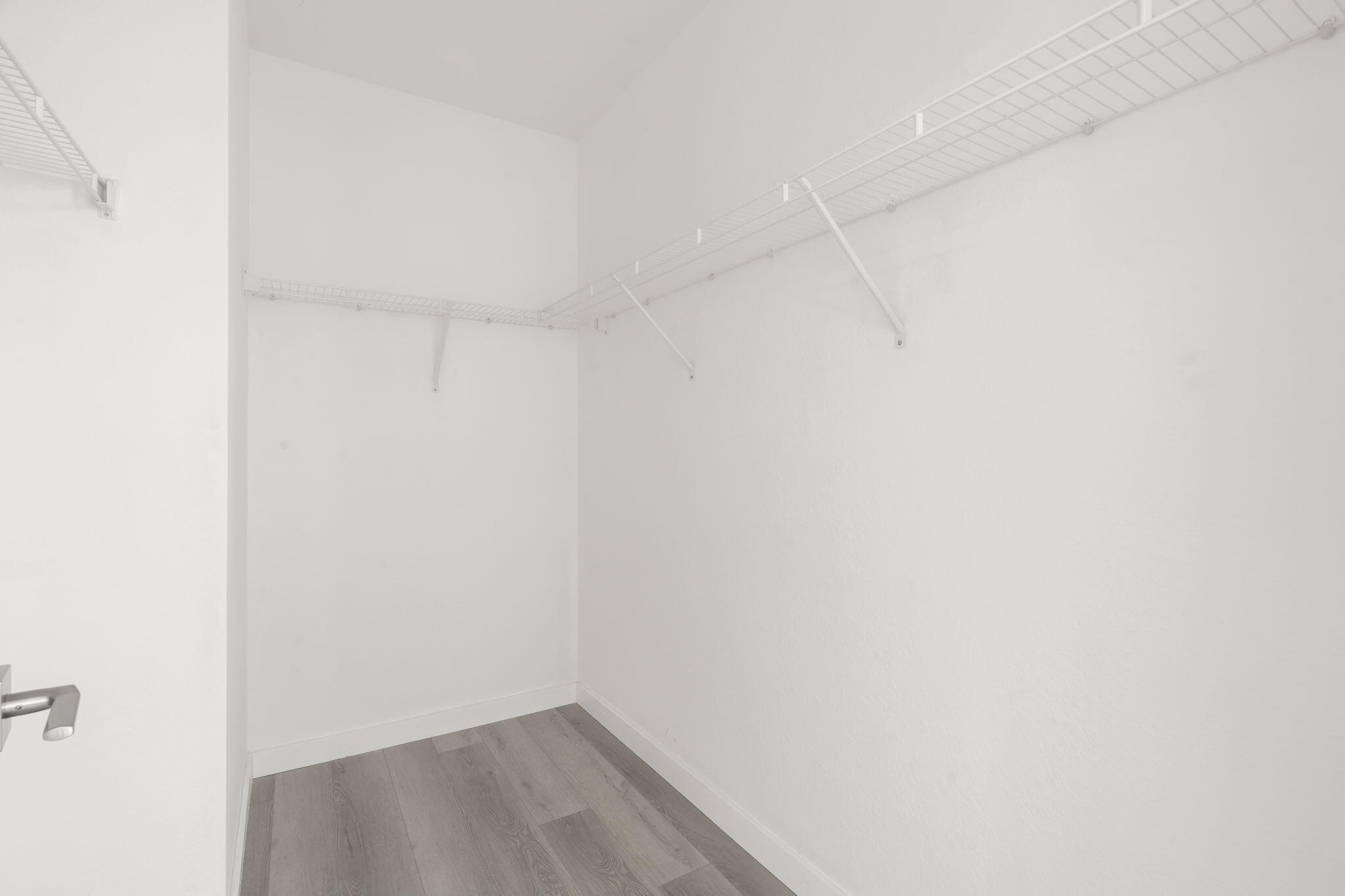28-web-or-mls-529 NW 17th St, Fort Laude