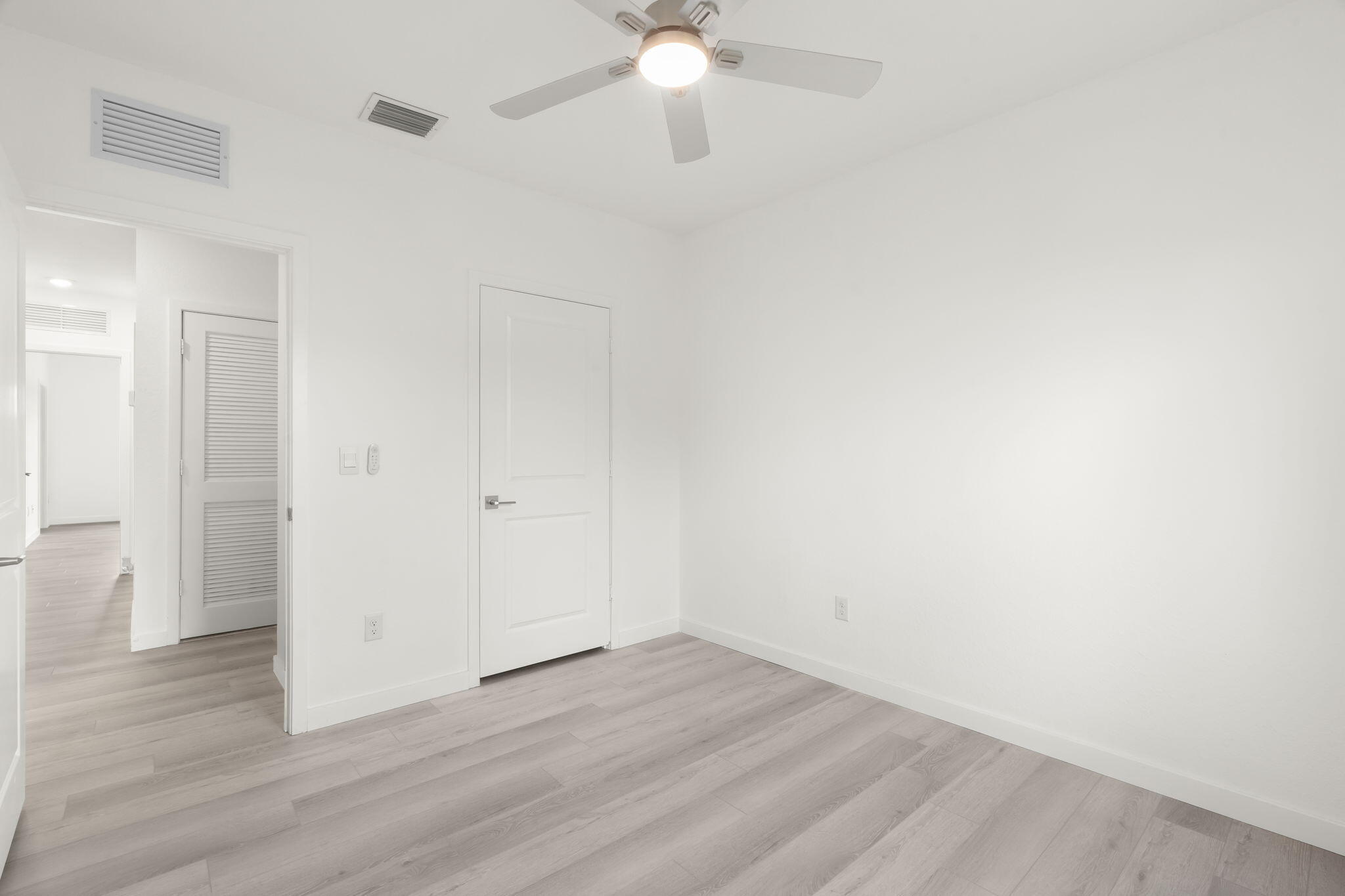 19-web-or-mls-529 NW 17th St, Fort Laude