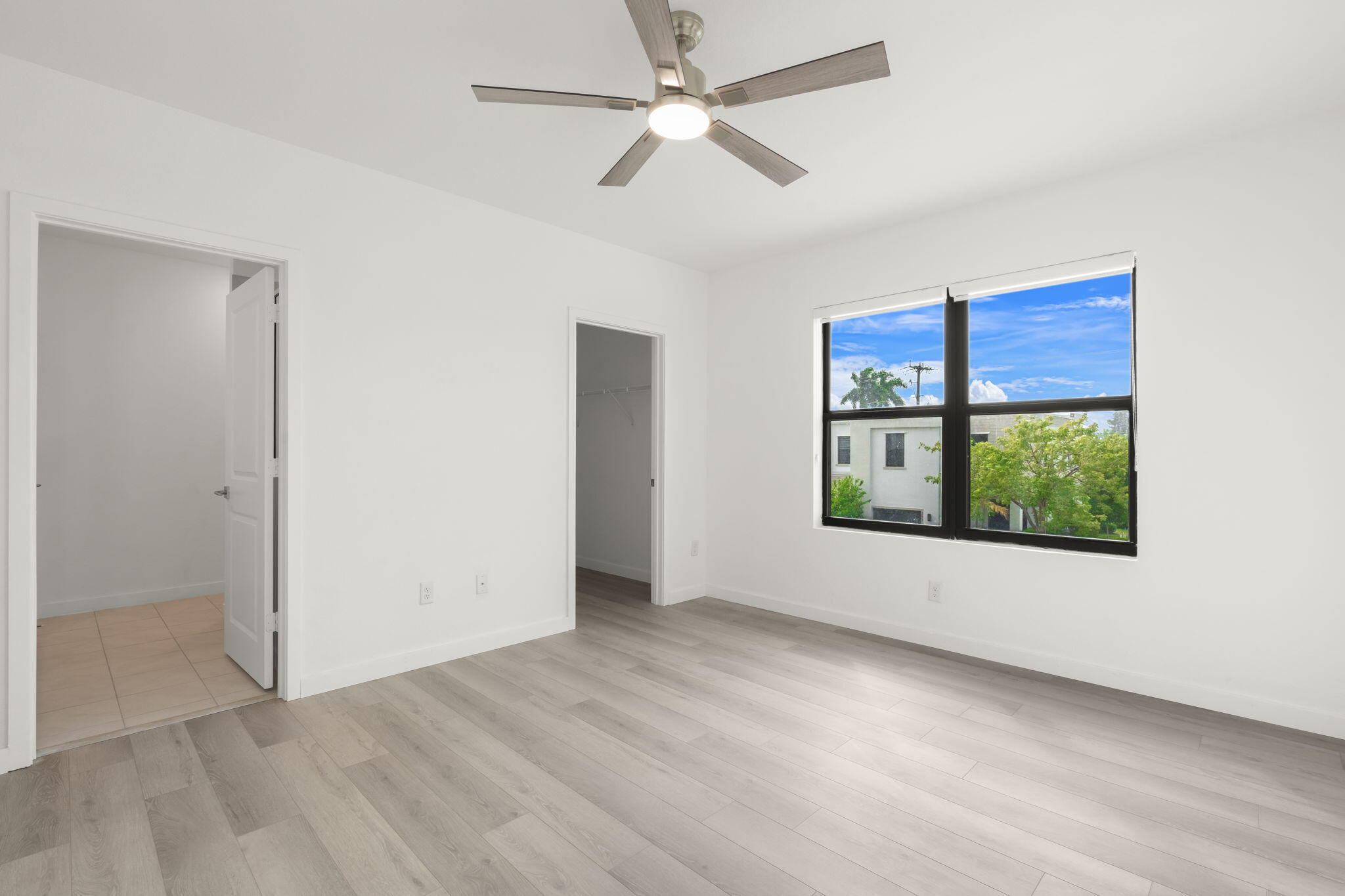 26-web-or-mls-529 NW 17th St, Fort Laude