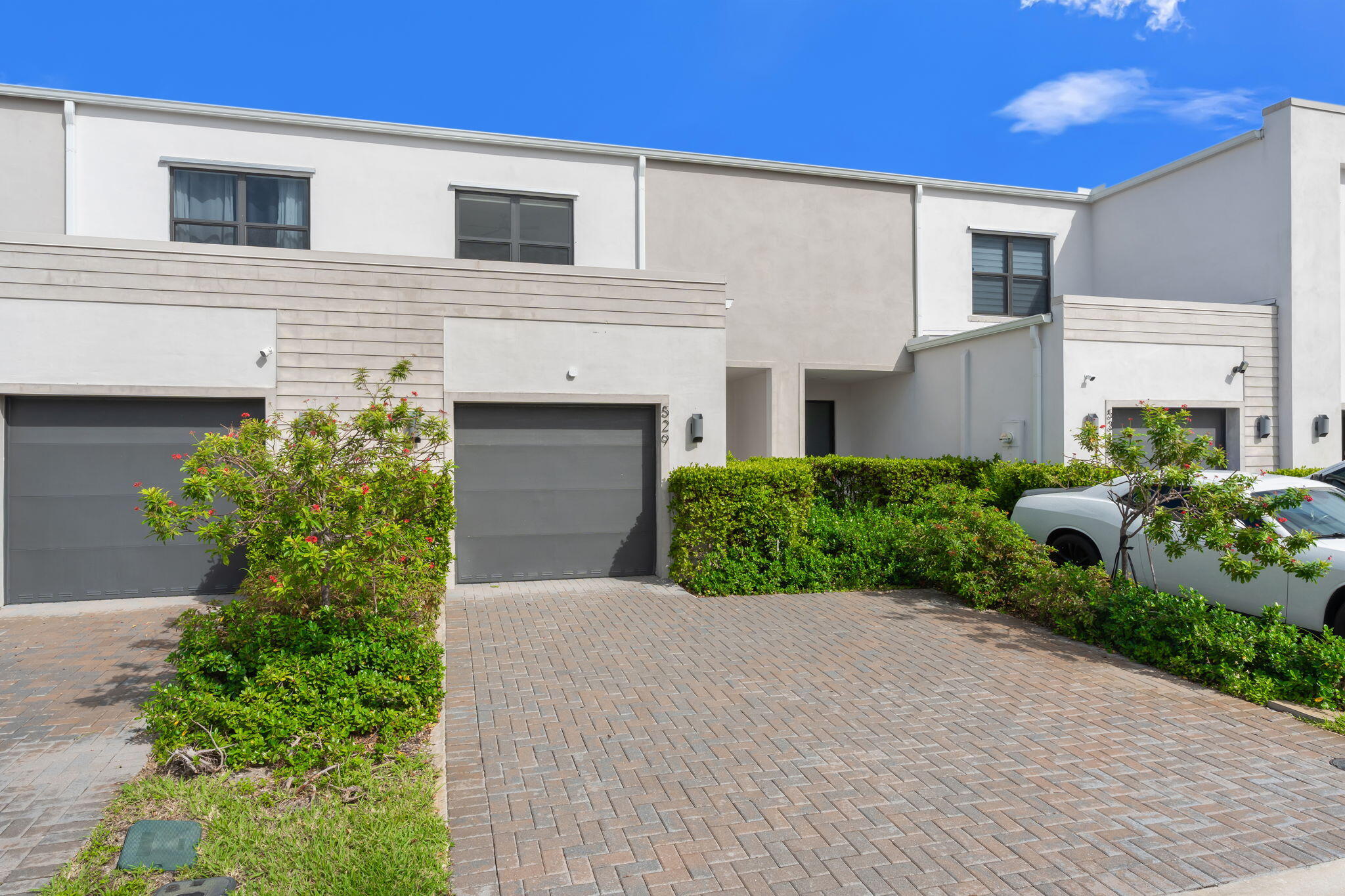 3-web-or-mls-529 NW 17th St, Fort Lauder