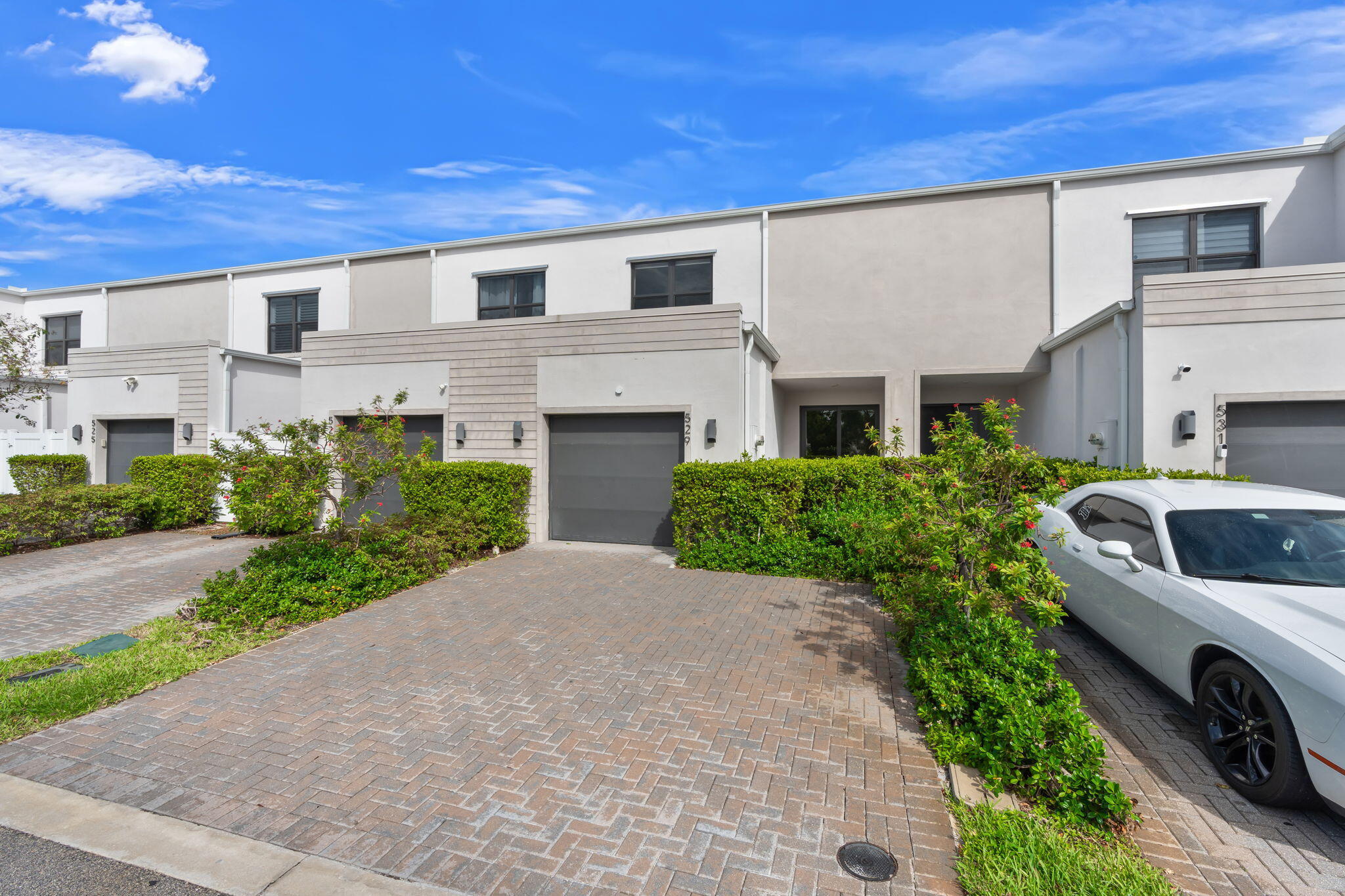 2-web-or-mls-529 NW 17th St, Fort Lauder 2-web-or-mls-529 NW 17th St, Fort Lauder