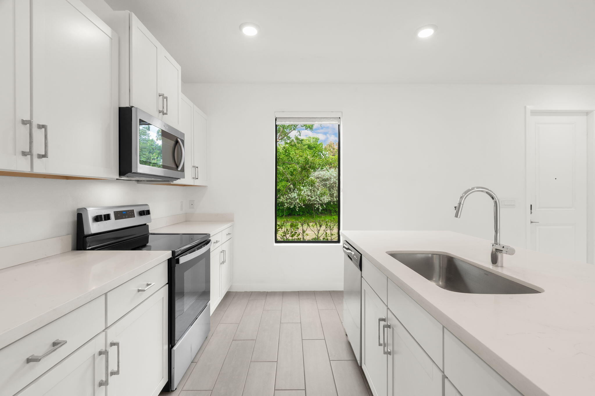13-web-or-mls-529 NW 17th St, Fort Laude