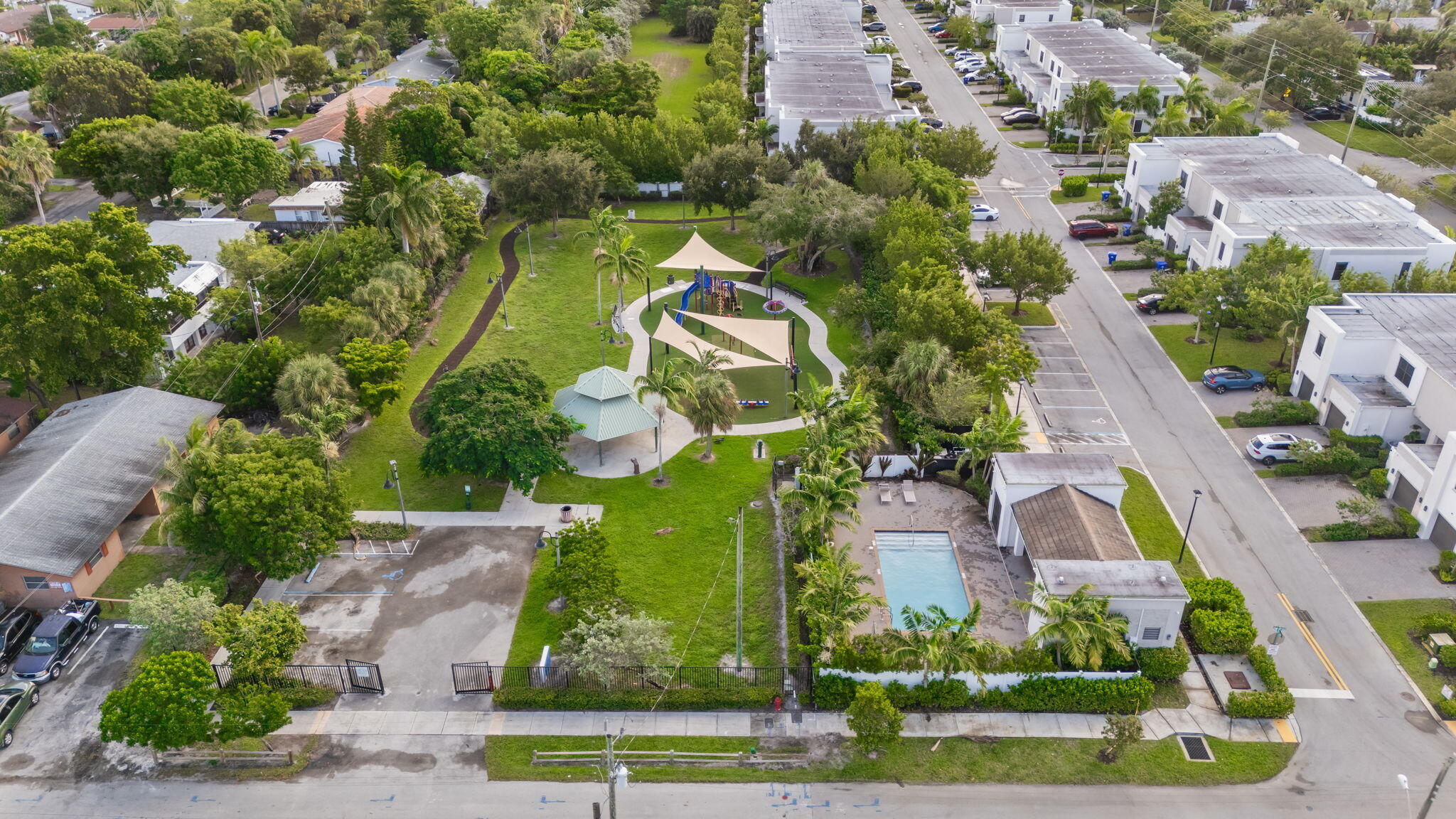 43-web-or-mls-529 NW 17th St, Fort Laude