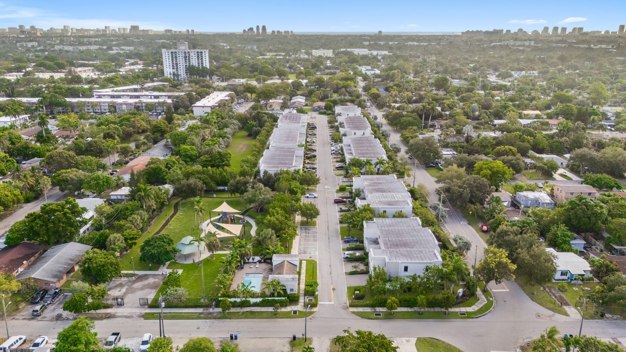 42-web-or-mls-529 NW 17th St, Fort Laude