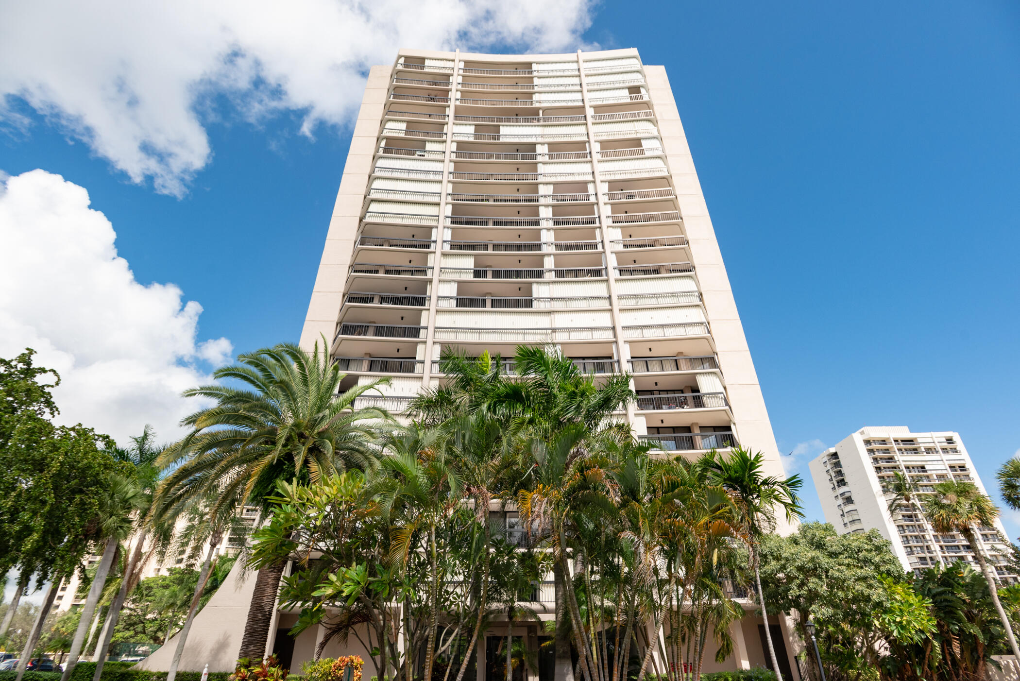 Clark 2425 Presidential Way 201-004
