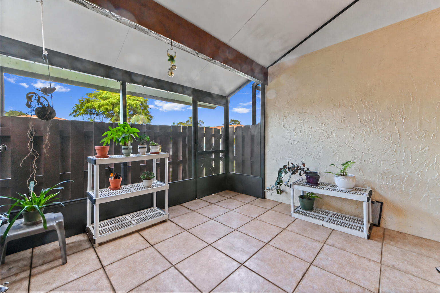 17_Screened_patio_EDITED
