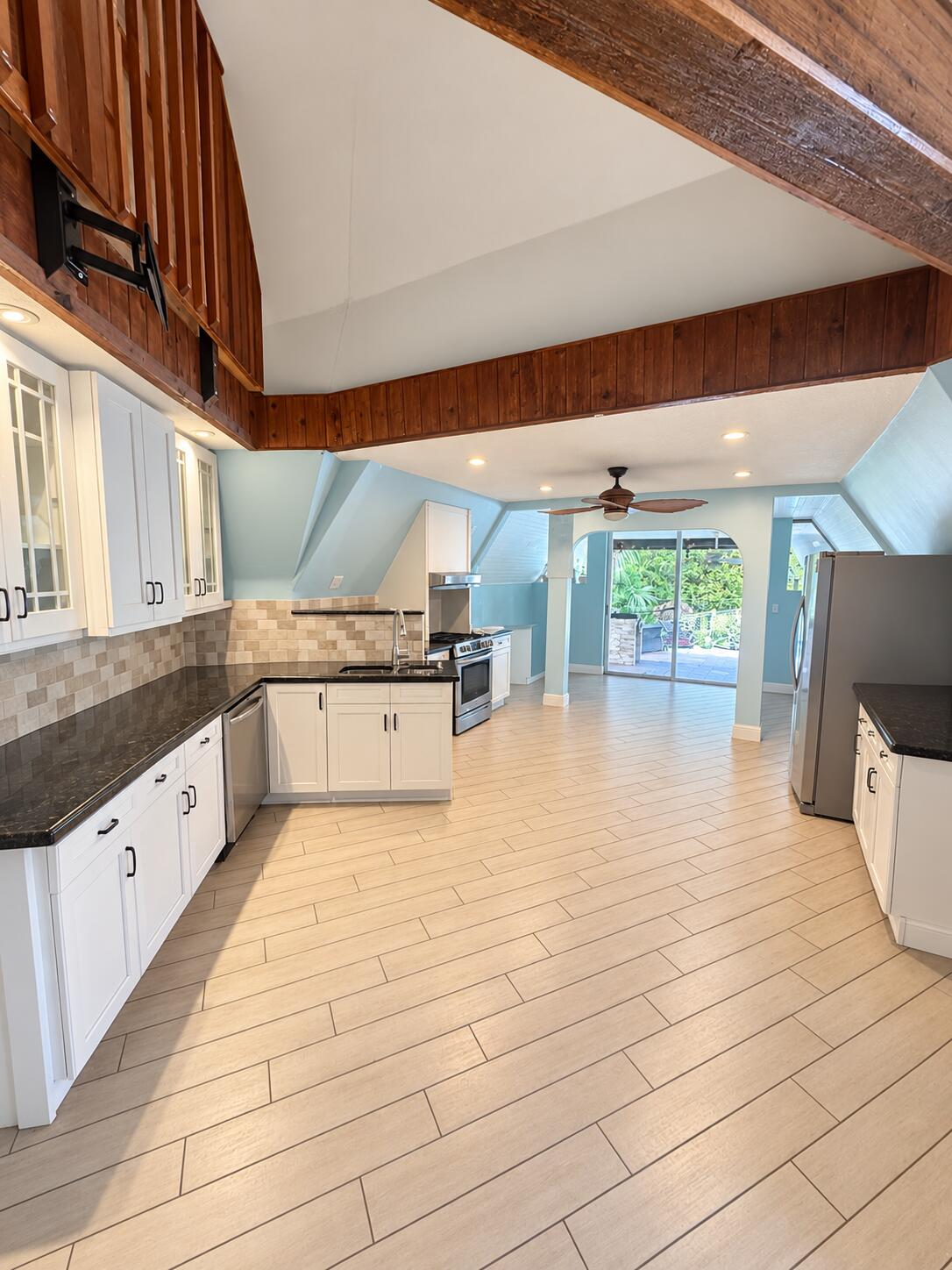 415EB04D-B5E9-4811-9617-FDC1C1C2F205