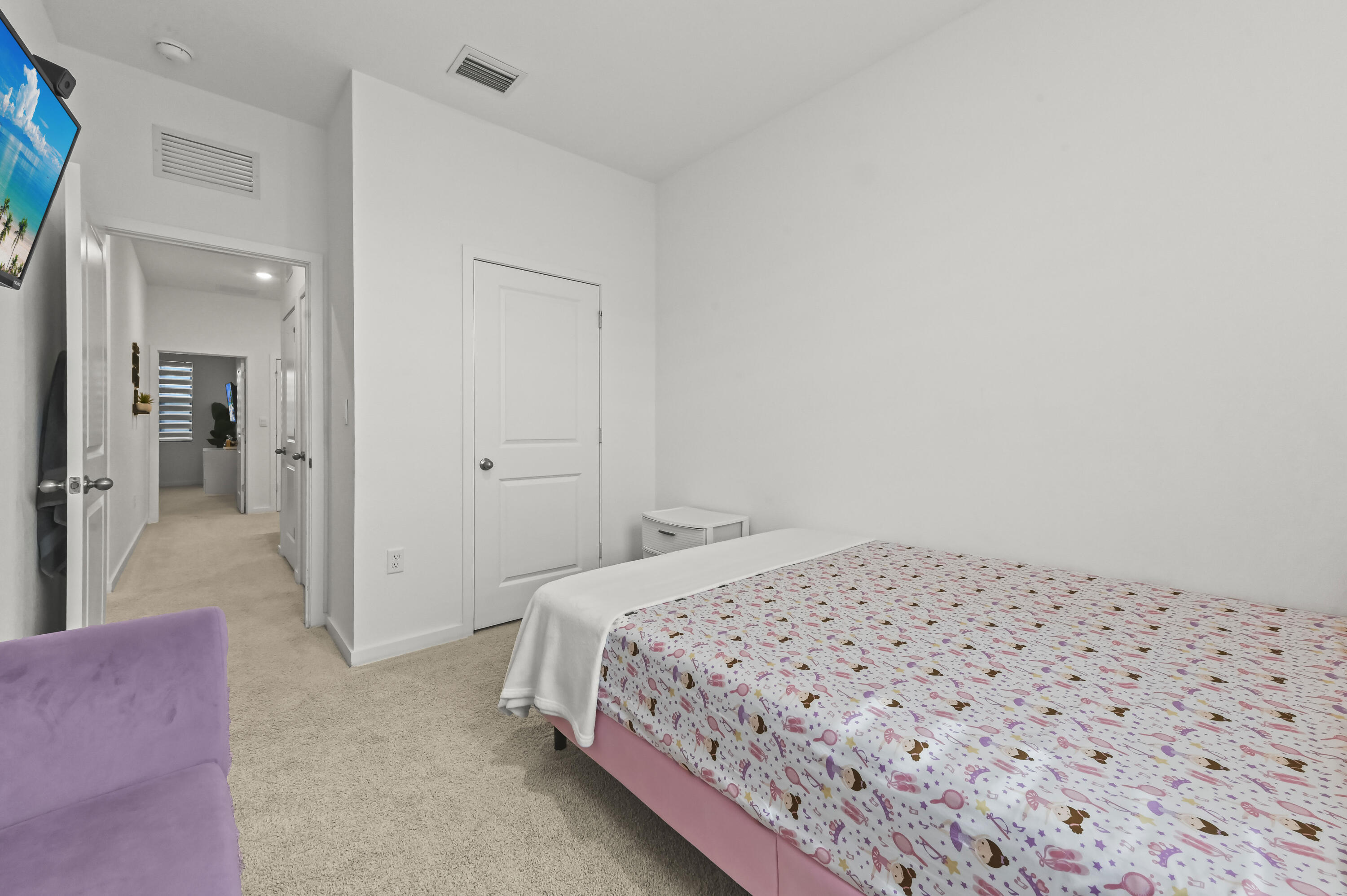 19 Bedroom 02