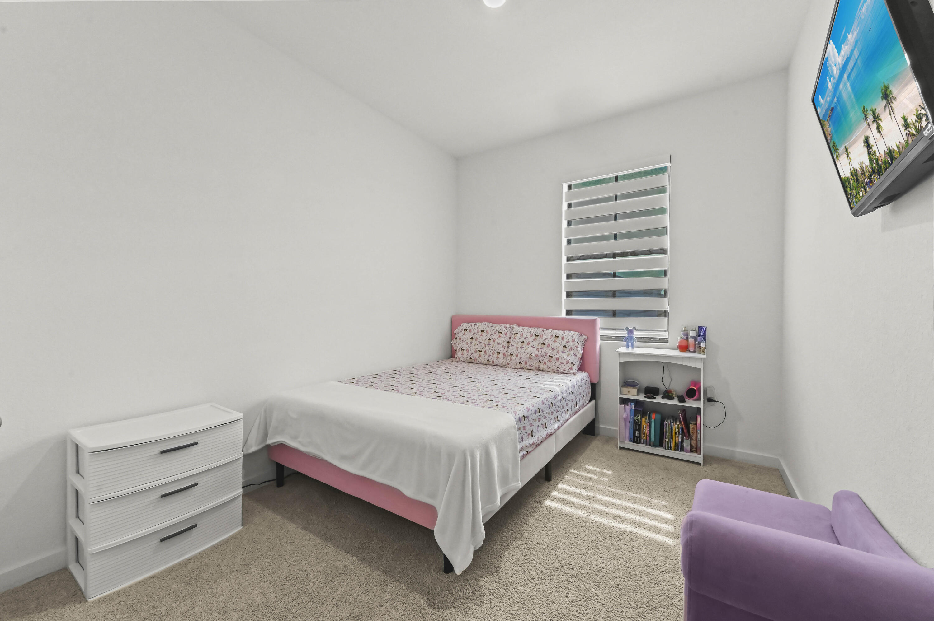 18 Bedroom 01