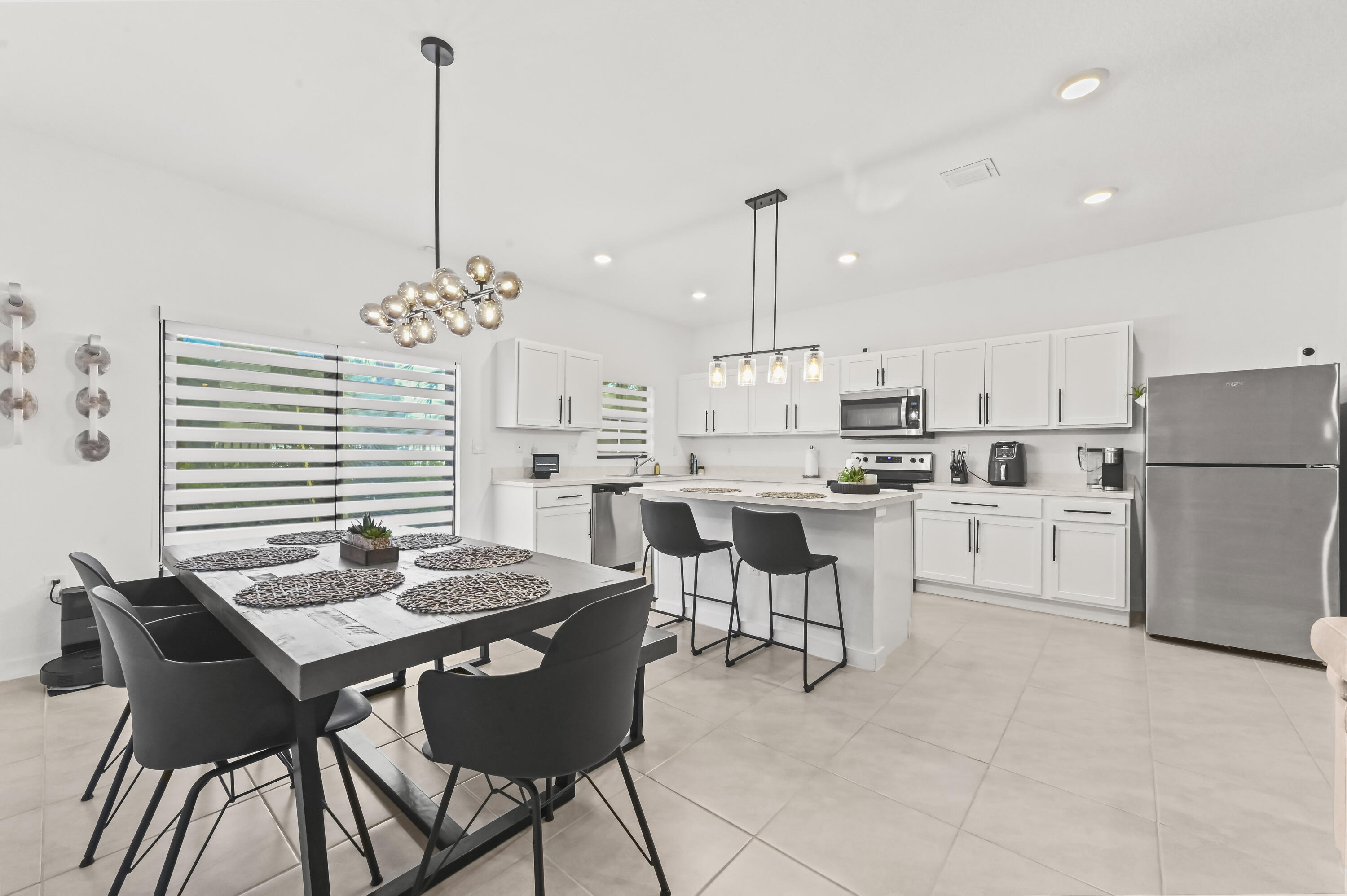 09 Dining Room 01