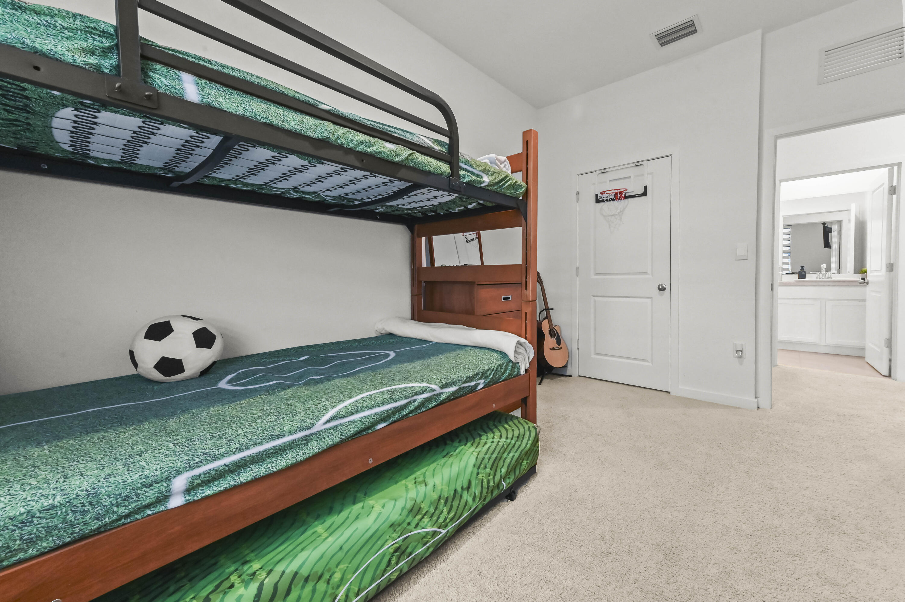 21 Bedroom 02