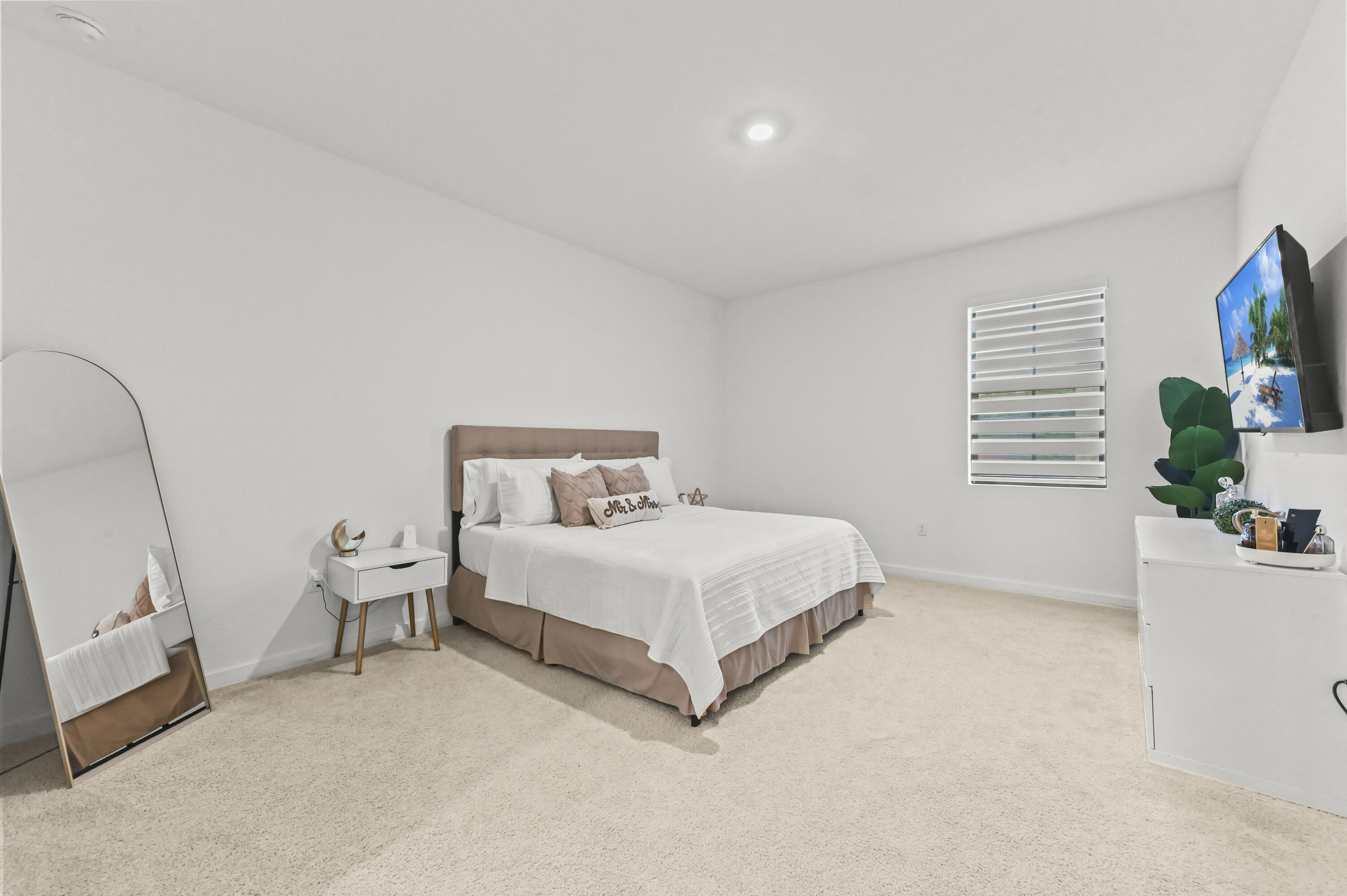 23 Bedroom 01