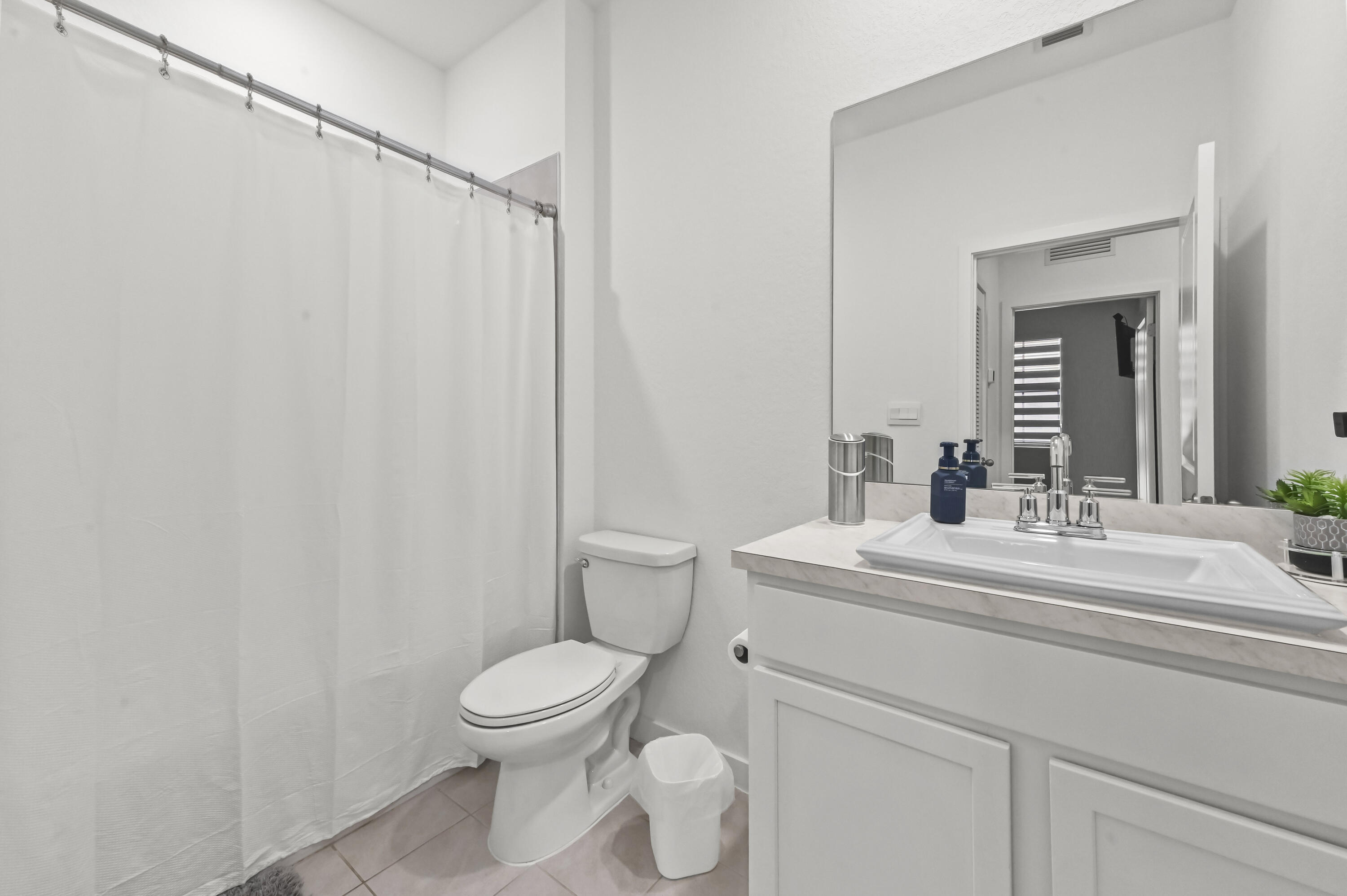 22 Bathroom 01