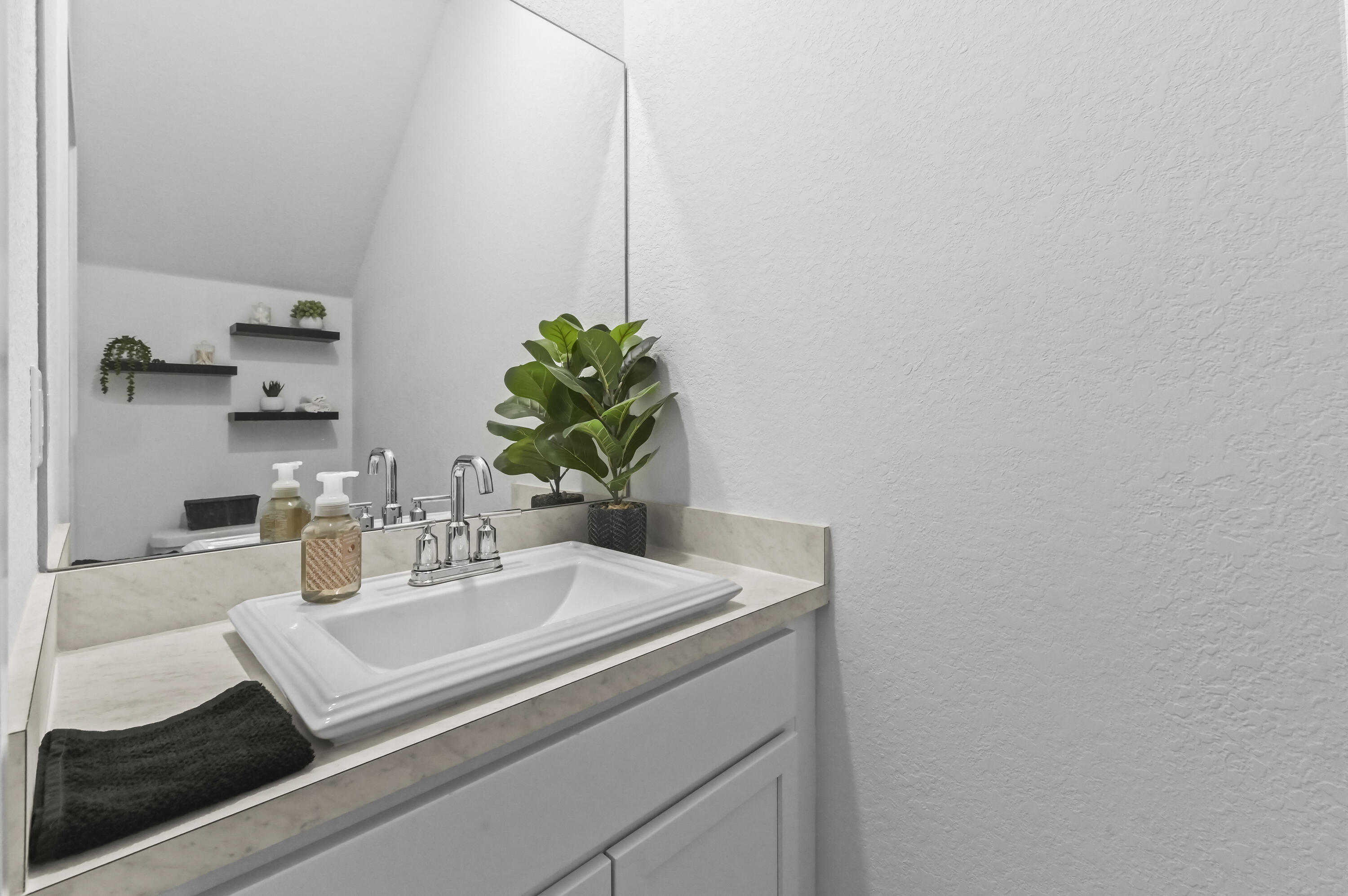 15 Bathroom 01