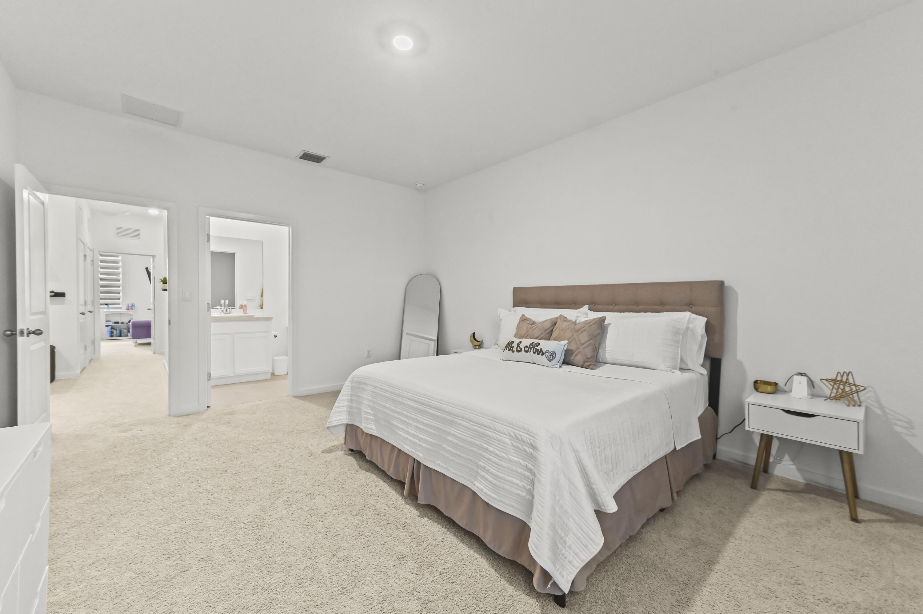 24 Bedroom 02