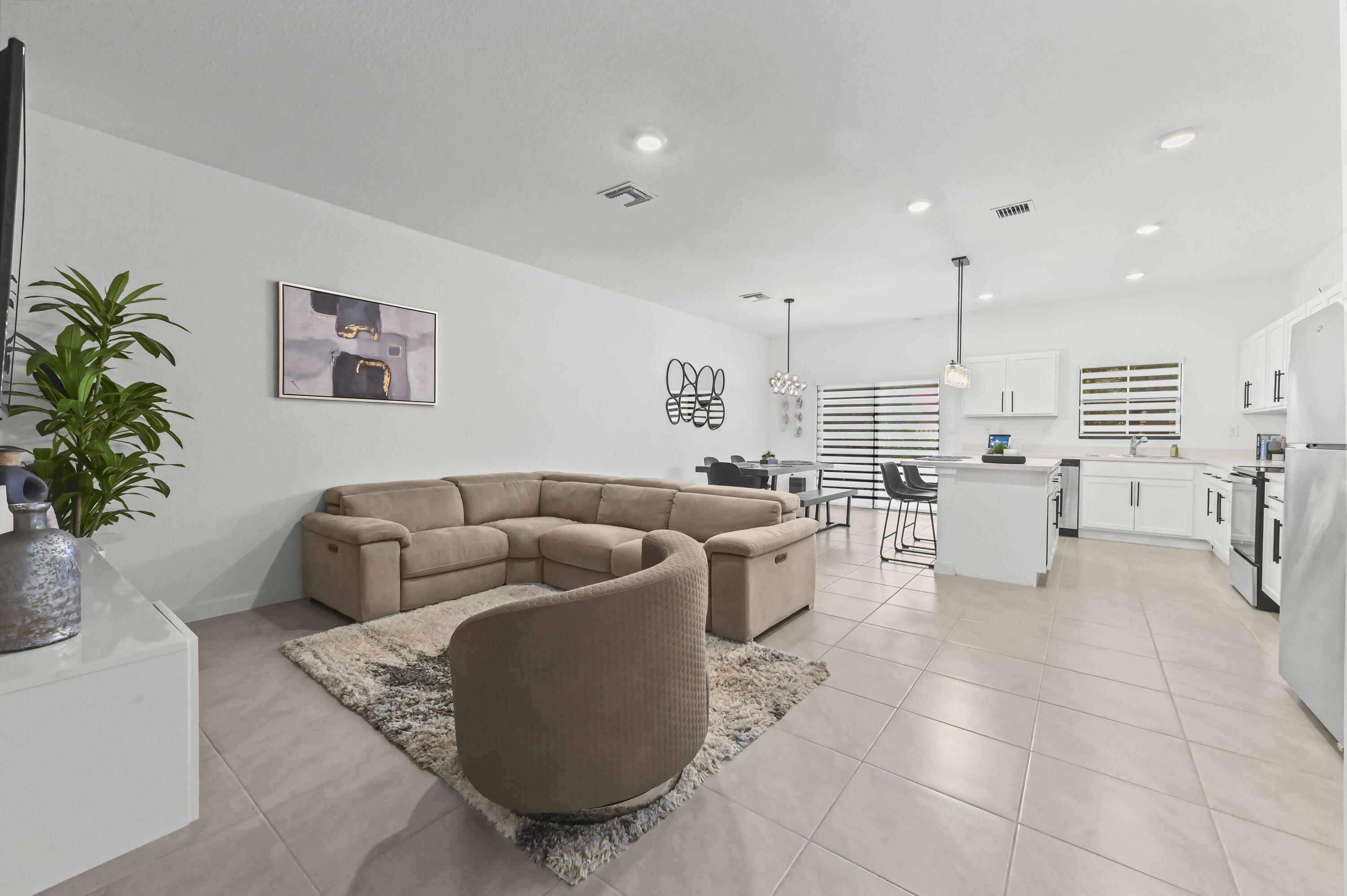 06 Living Room 01