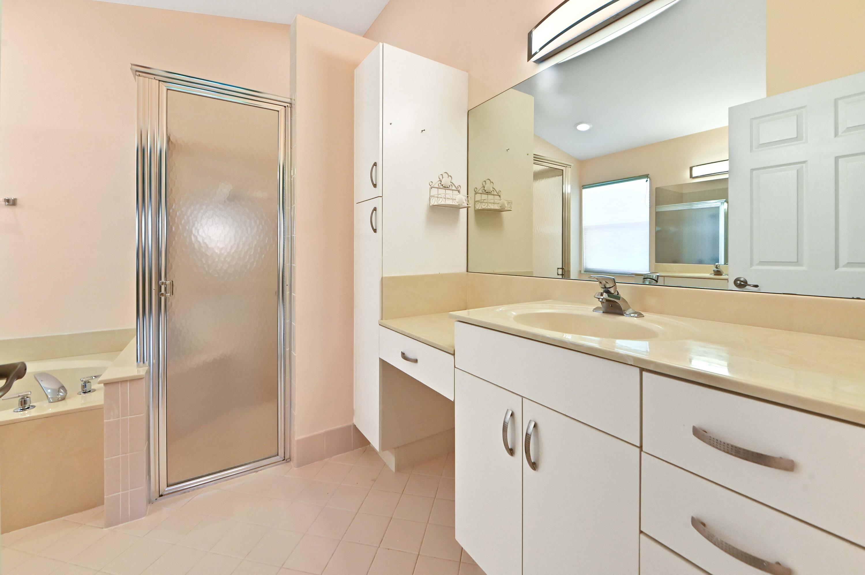 27 Bathroom 03