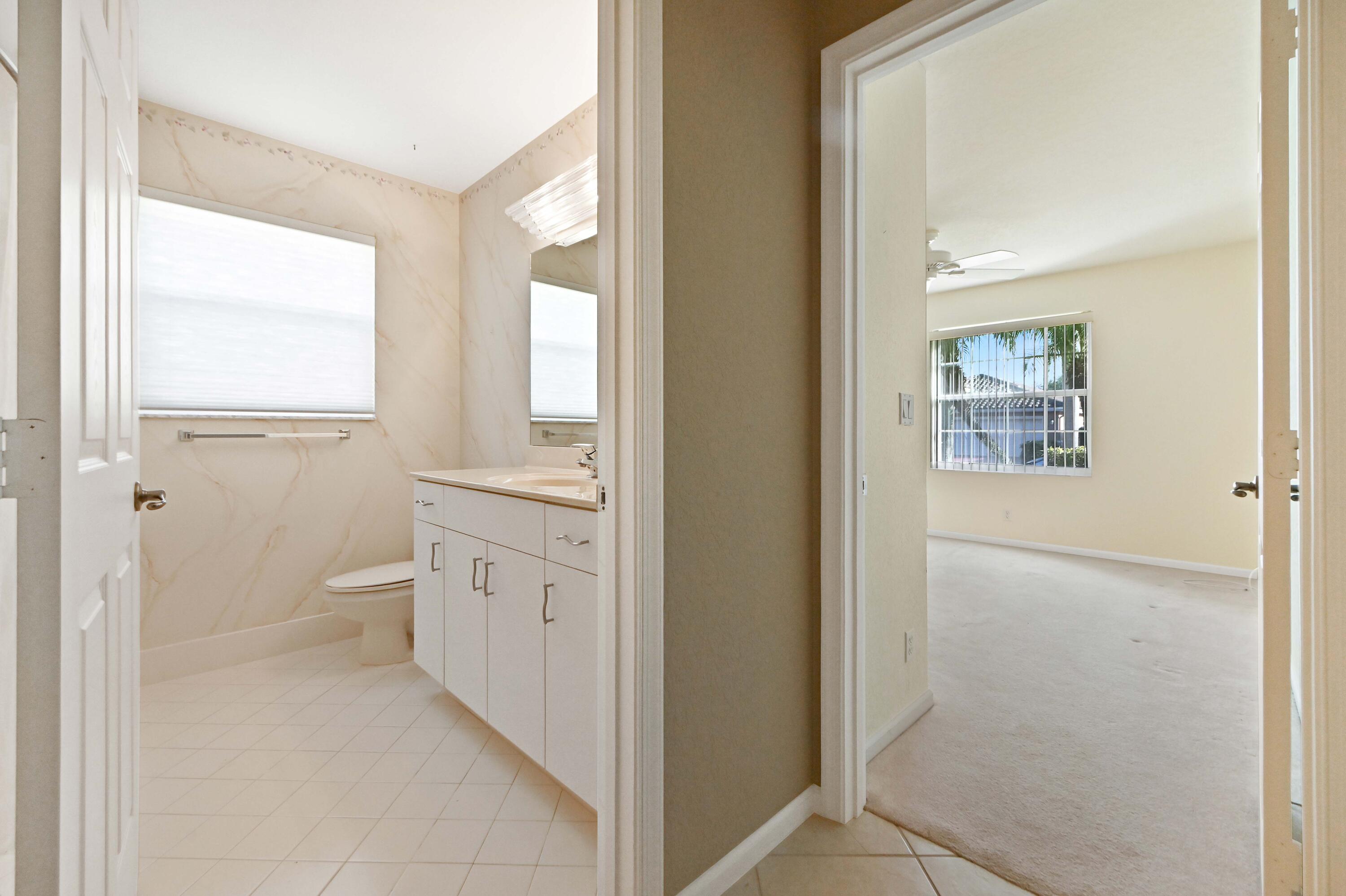 20 Bathroom 01