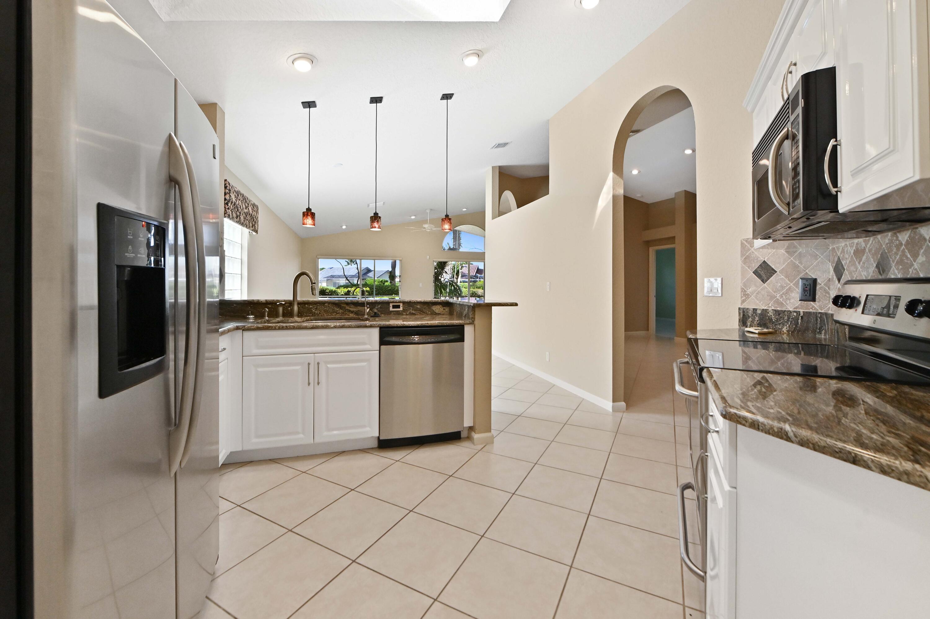 15 Kitchen 02