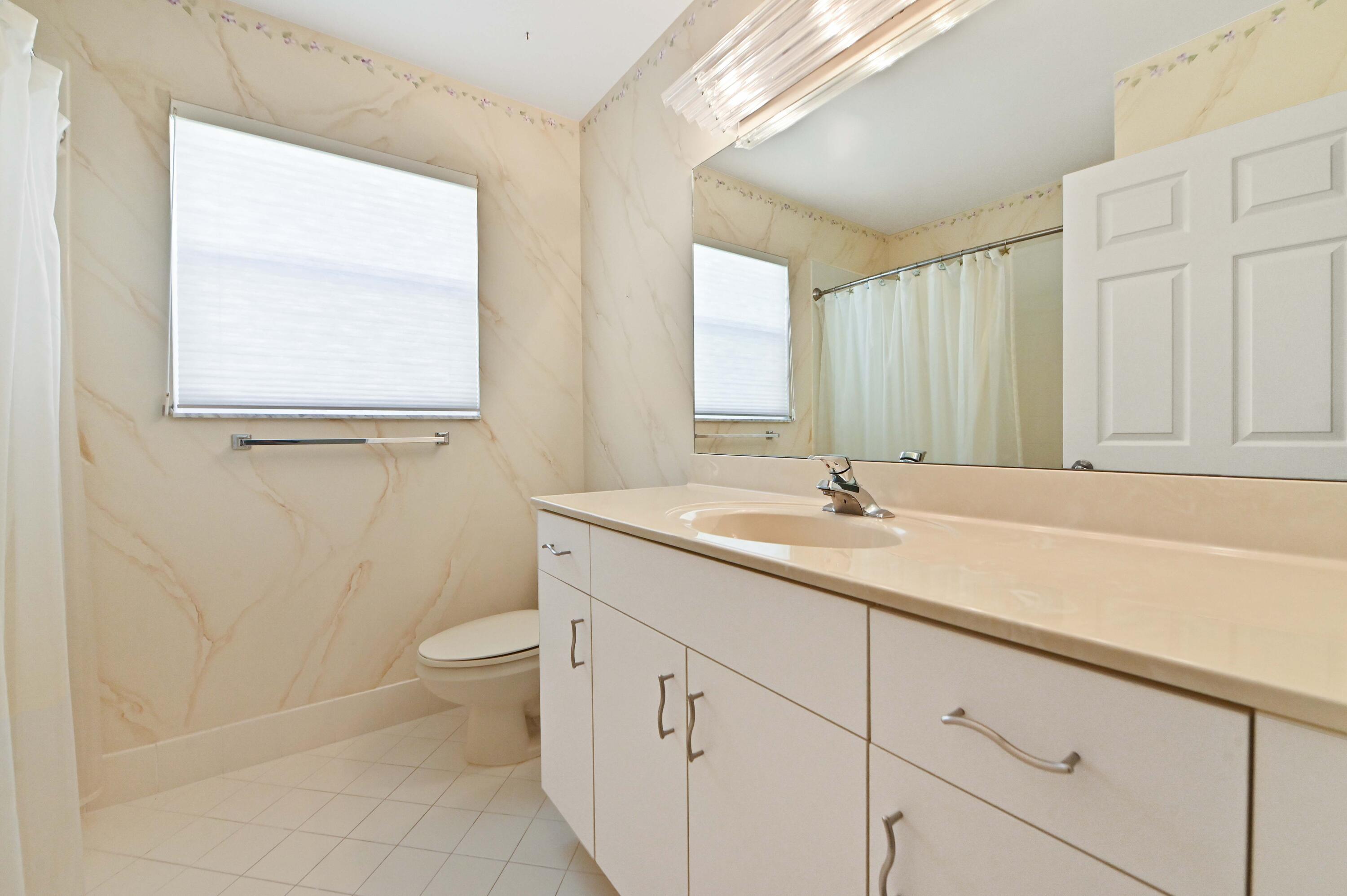 21 Bathroom 02