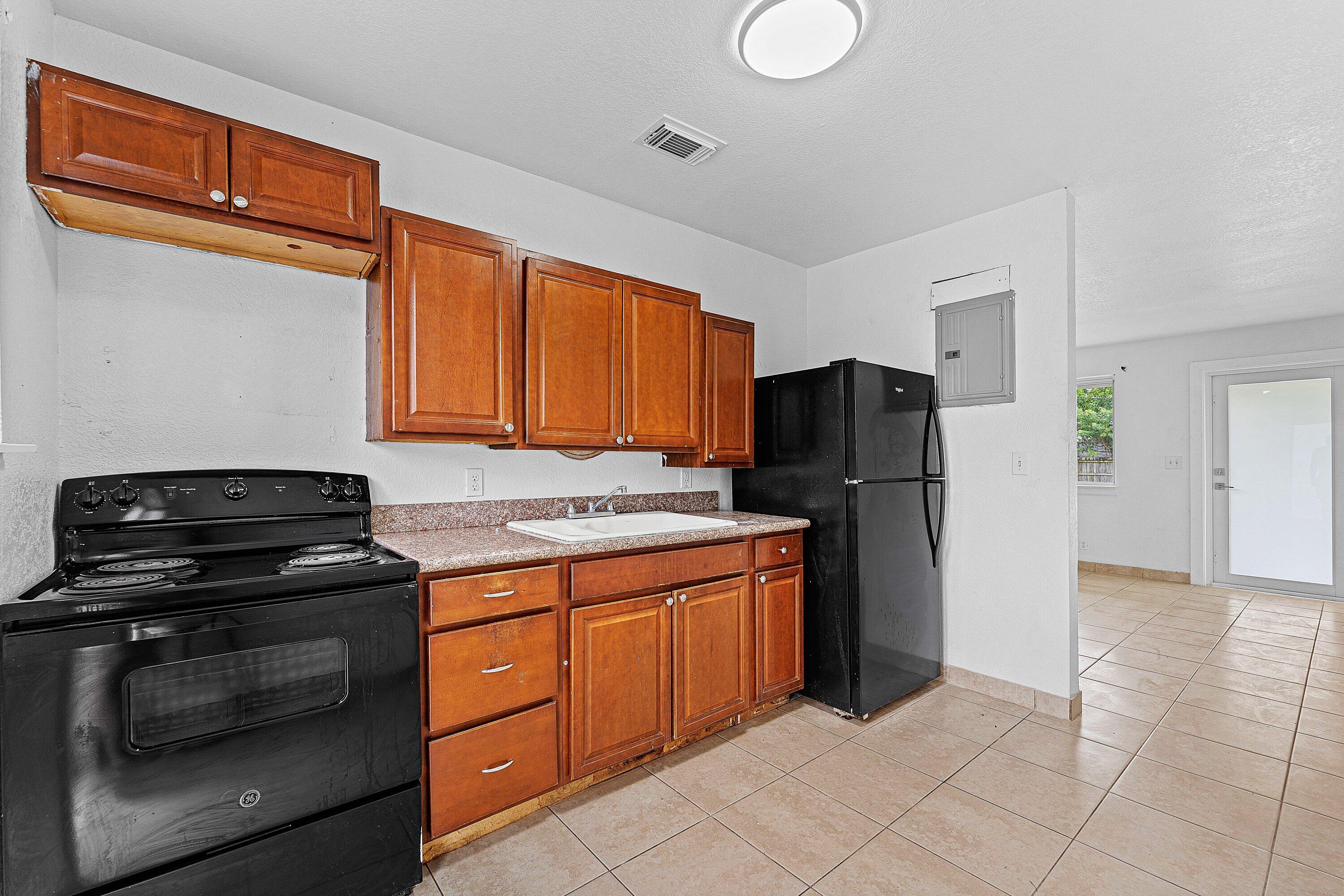 042-118PhippenWaitersRoad-2-DaniaBeach-F