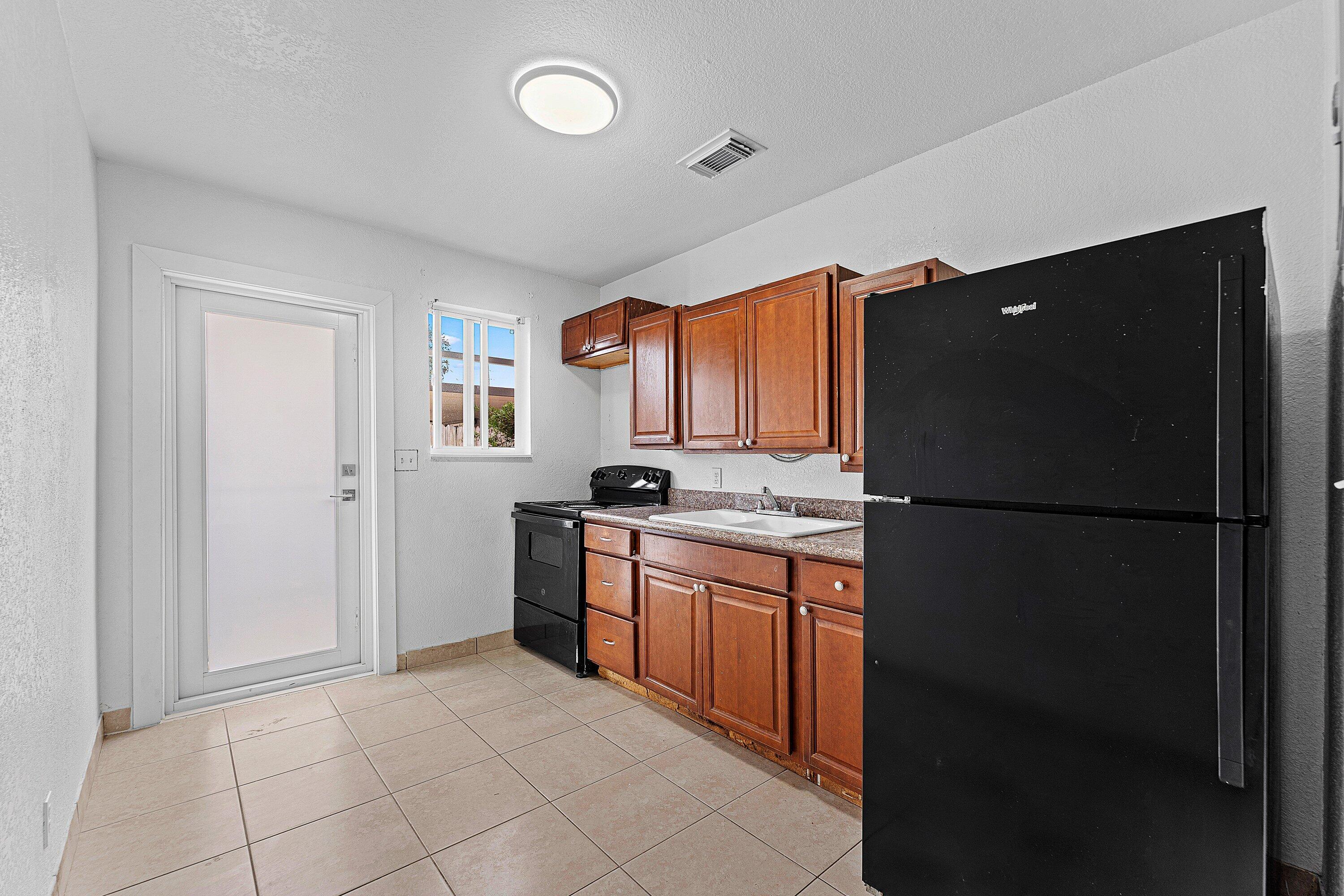 041-118PhippenWaitersRoad-2-DaniaBeach-F