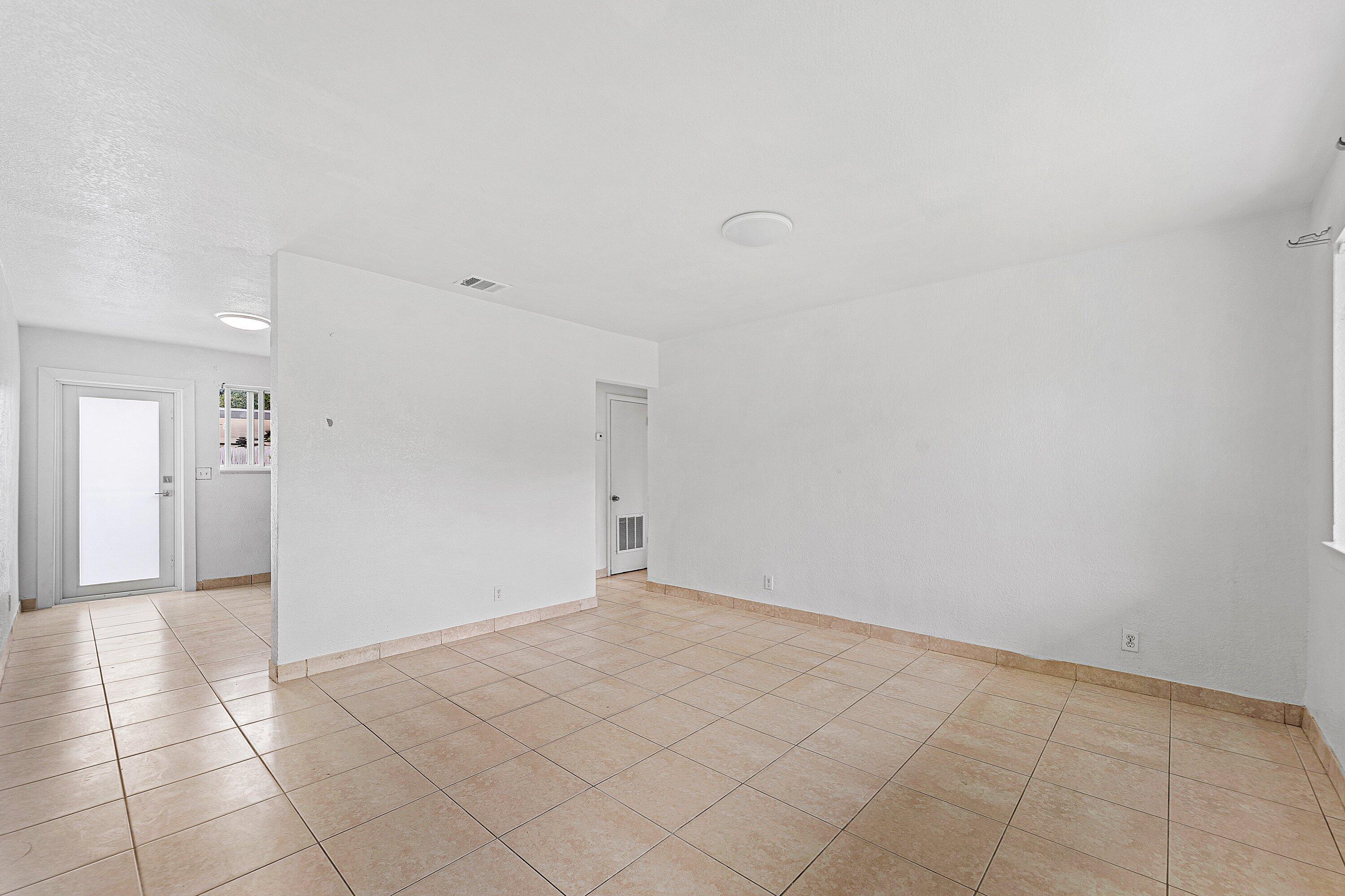 037-118PhippenWaitersRoad-2-DaniaBeach-F