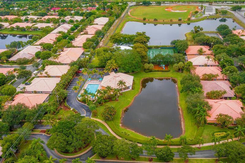 CORAL TRACE