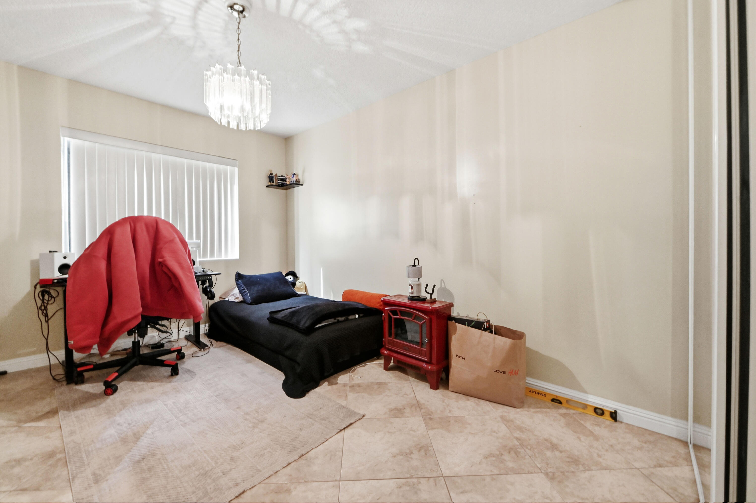 15 Bedroom 01