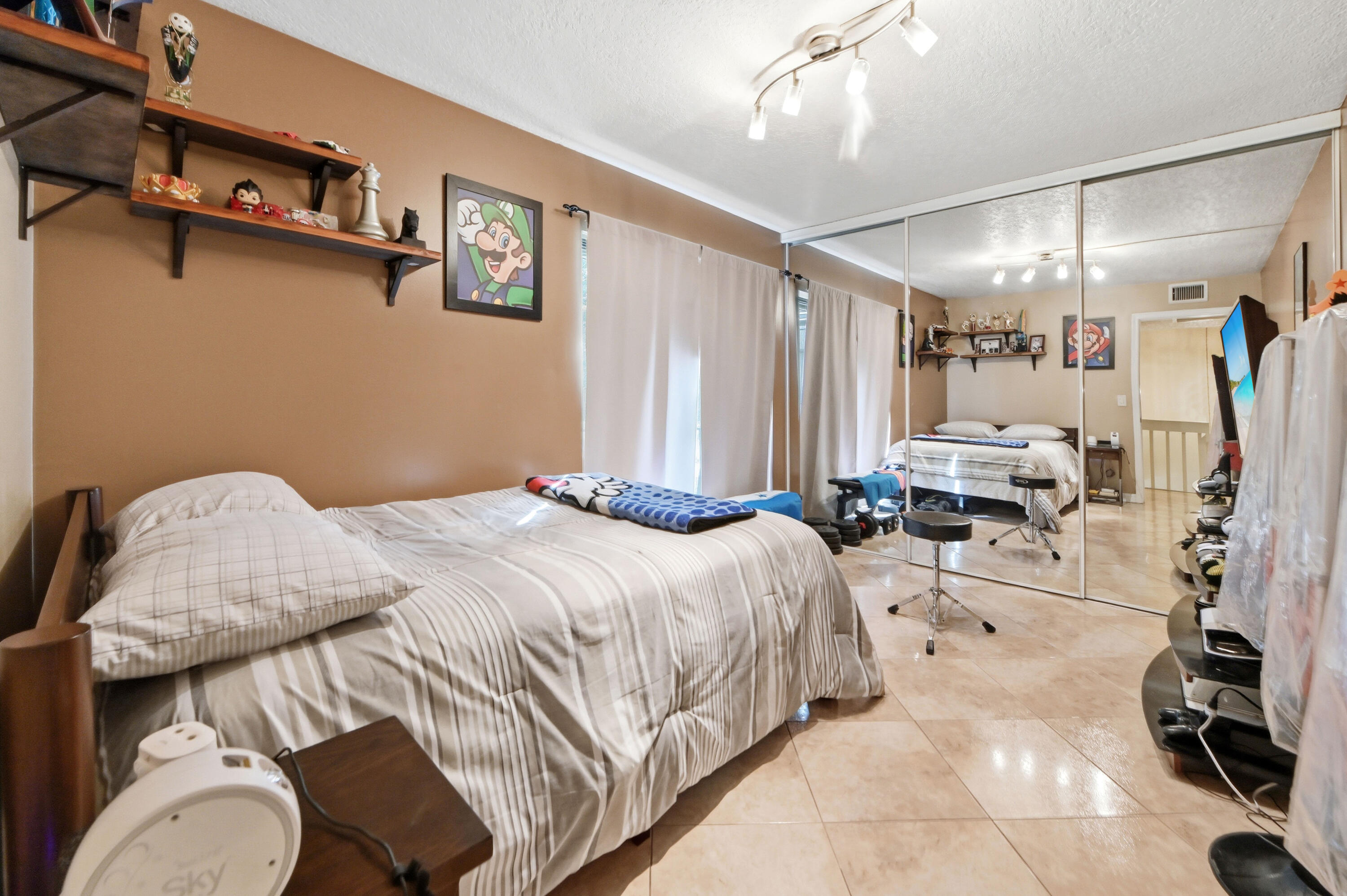17 Bedroom 03