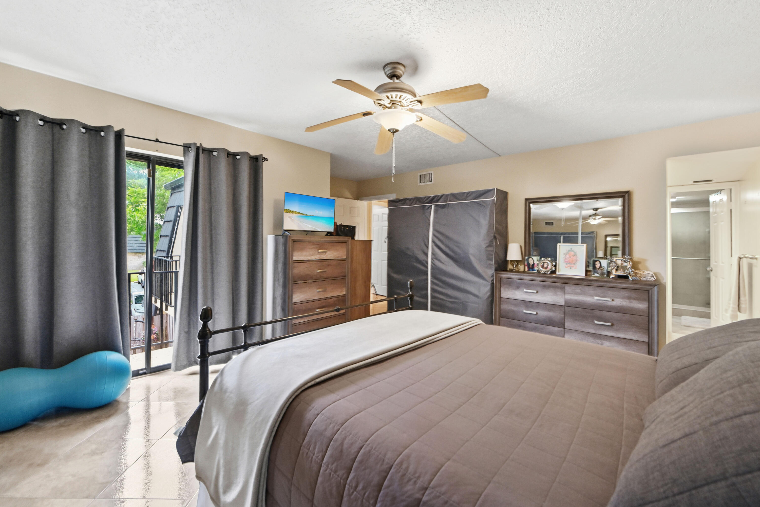 21 Bedroom 05