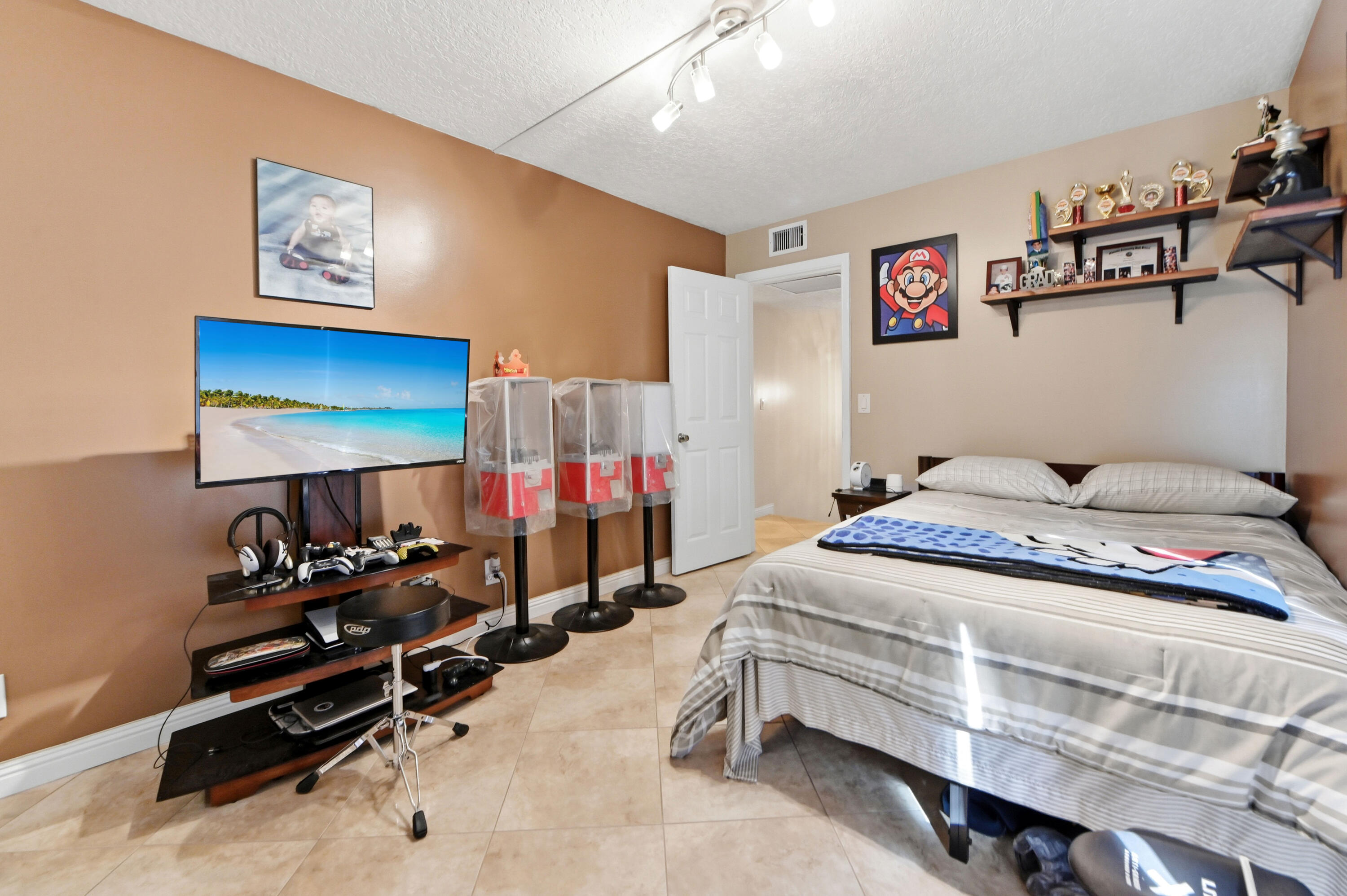 18 Bedroom 04