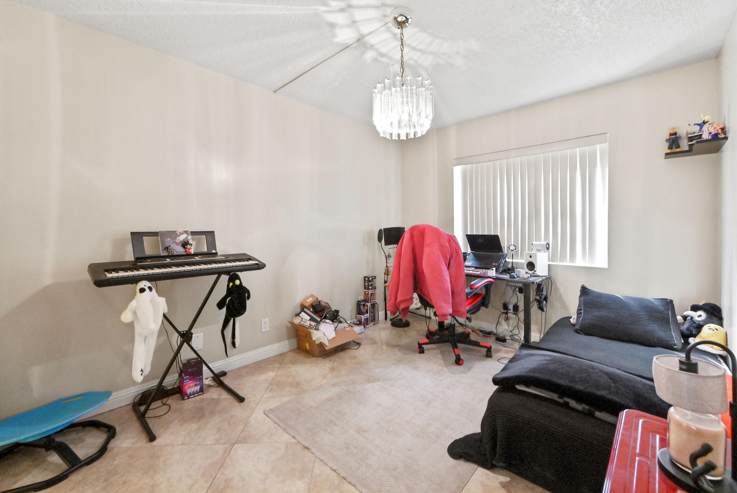 16 Bedroom 02