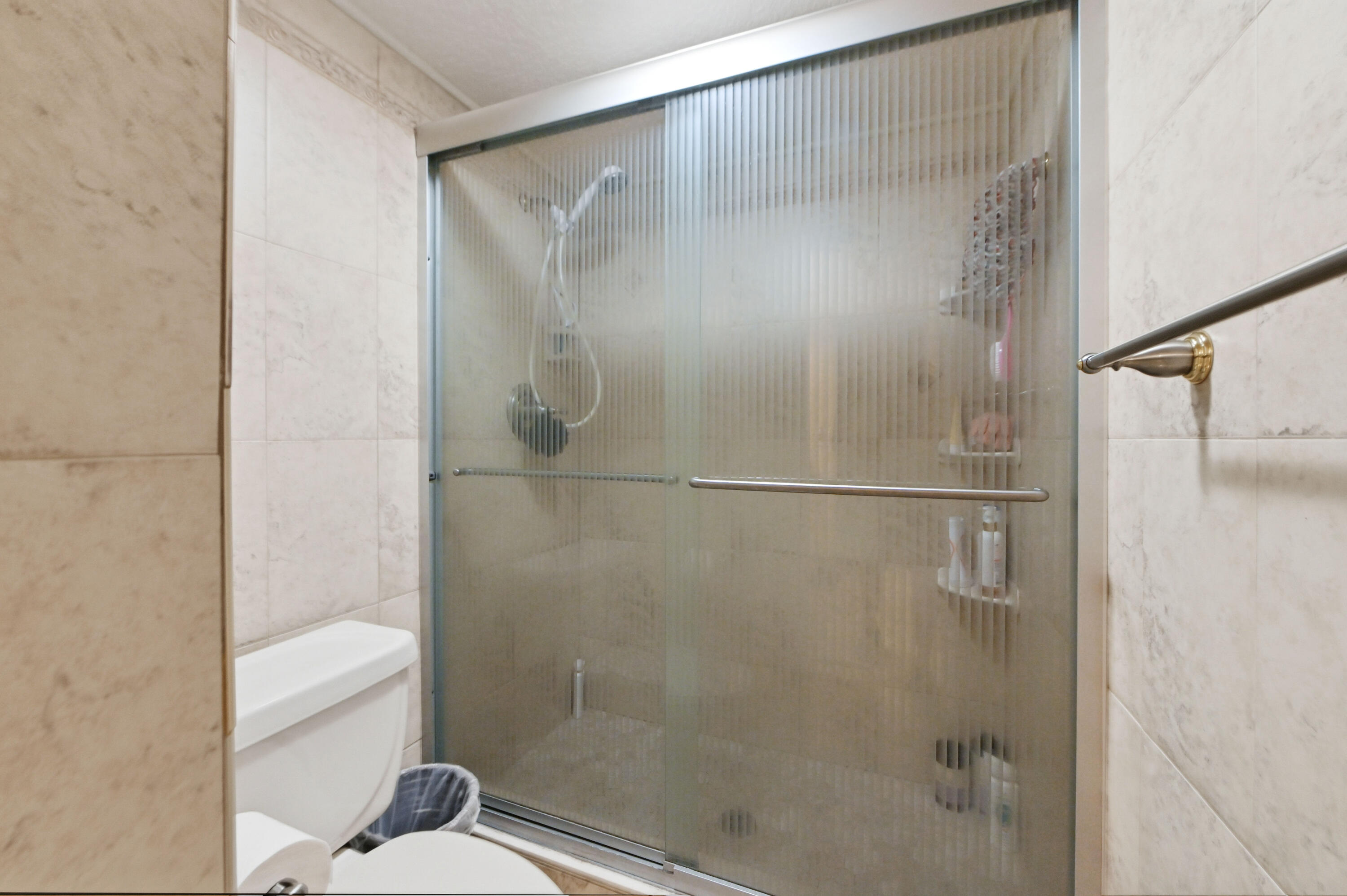 23 Bathroom 04