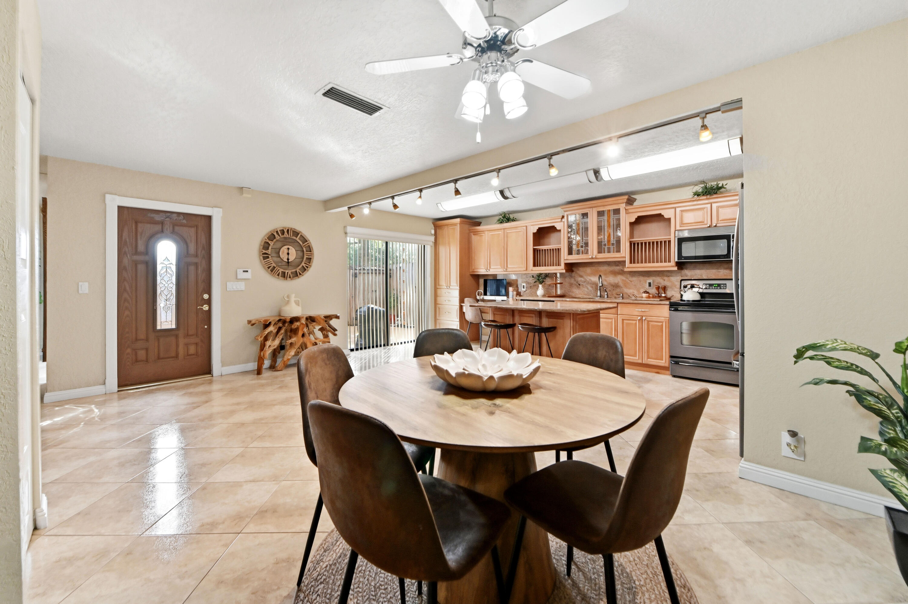11 Dining area 02