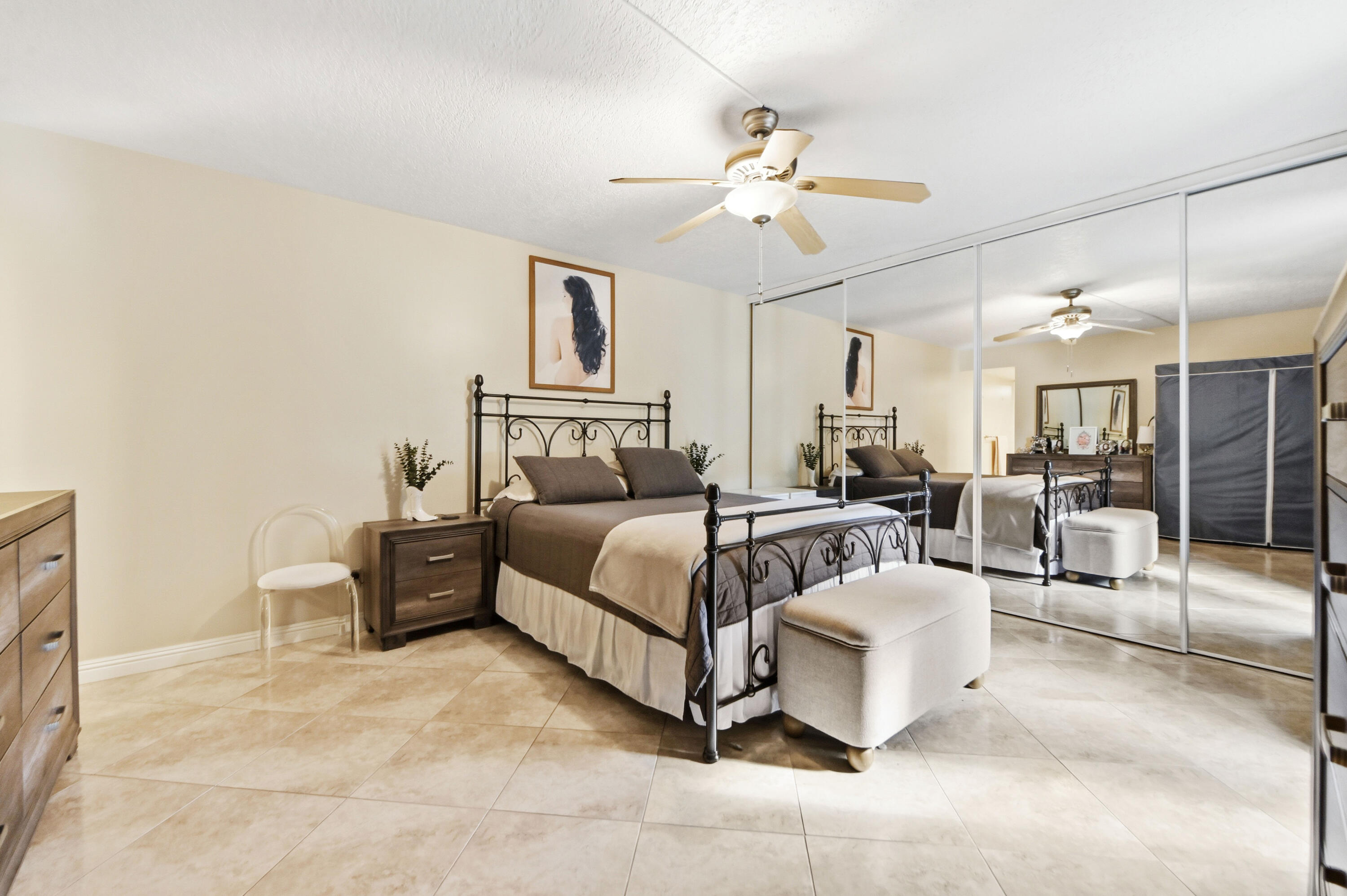 20 Bedroom 04