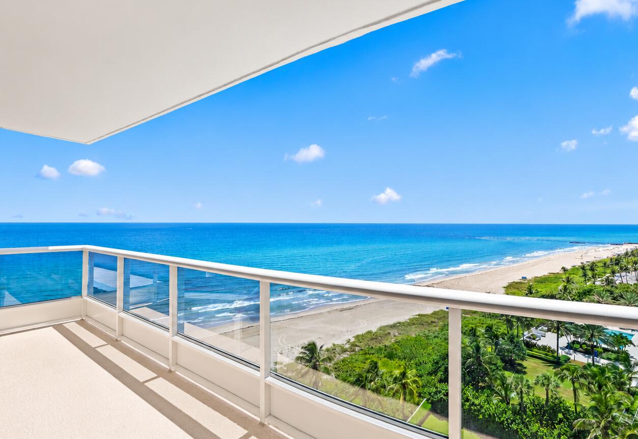 Modern Beachfront Balcony Overlooking Tu