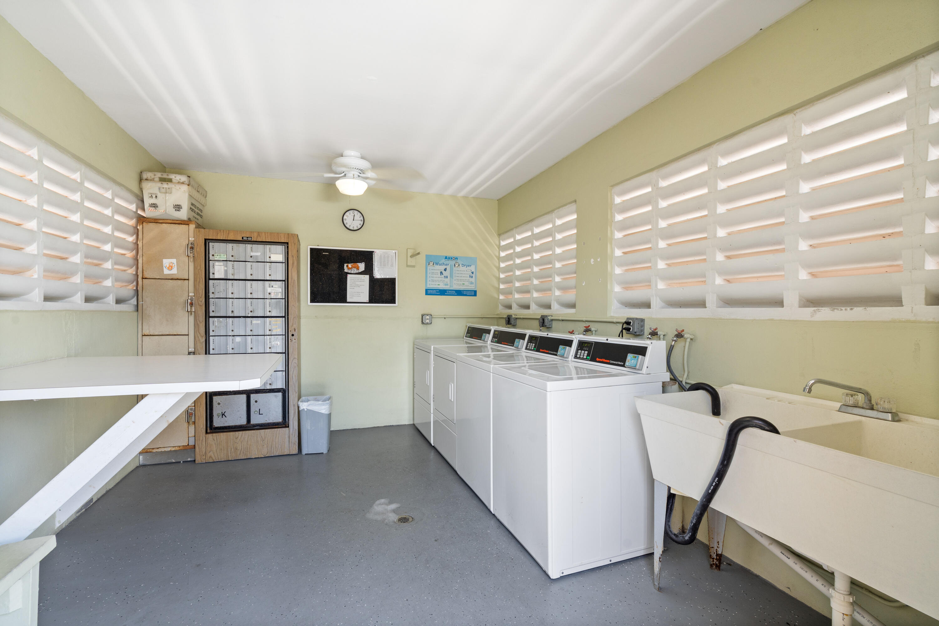 2822 Crosley Drive W West Palm Beach FL-